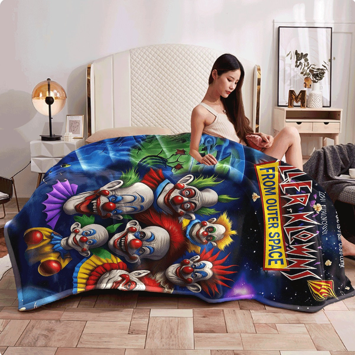 [Unique Gift for Halloween] 1pc Killer Clowns from Outer Space Flannel Blanket 230GSM Soft Warm All-Season Throw with Vibrant Cartoon Clown Design Perfect for Car Camping Dorm Sofa & Use Unique Gift for Hallowee