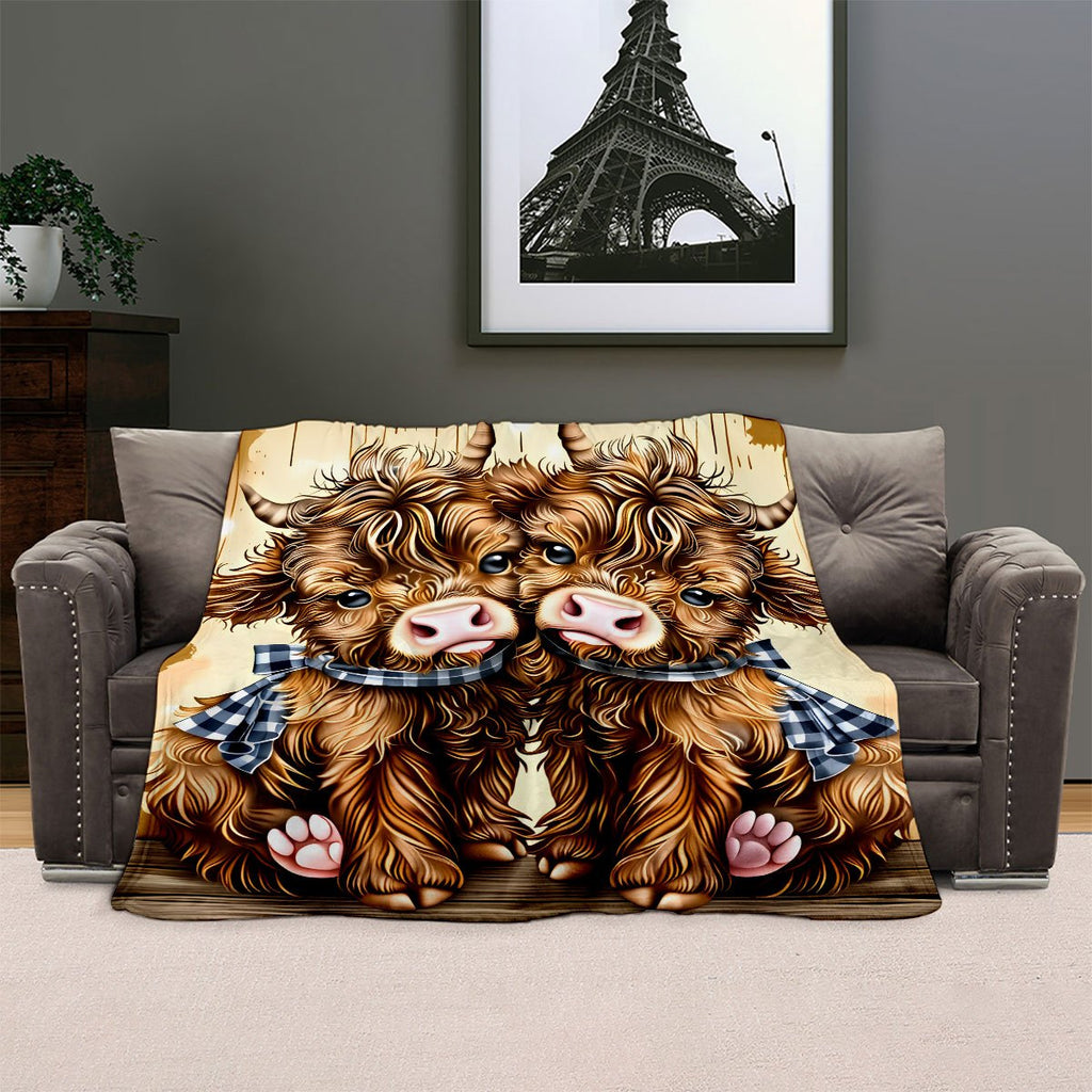 1pc Ultra-Clear Scottish Highland Cow Couple's Full-Print Flannel Blanket, Brown Long Curly Hair with Plaid Bow, Cute and Soothing Decorative Throw Blanket for Bedroom and Sofa