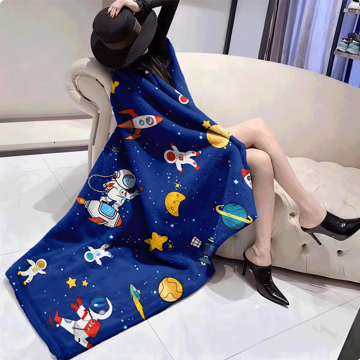 1pc Flannel Blanket Cartoon Space Flying Saucer Soft Warm Comfortable Sofa Office Blanket Small Throw Blanket Lunch Break Blanket Halloween Christmas Gift