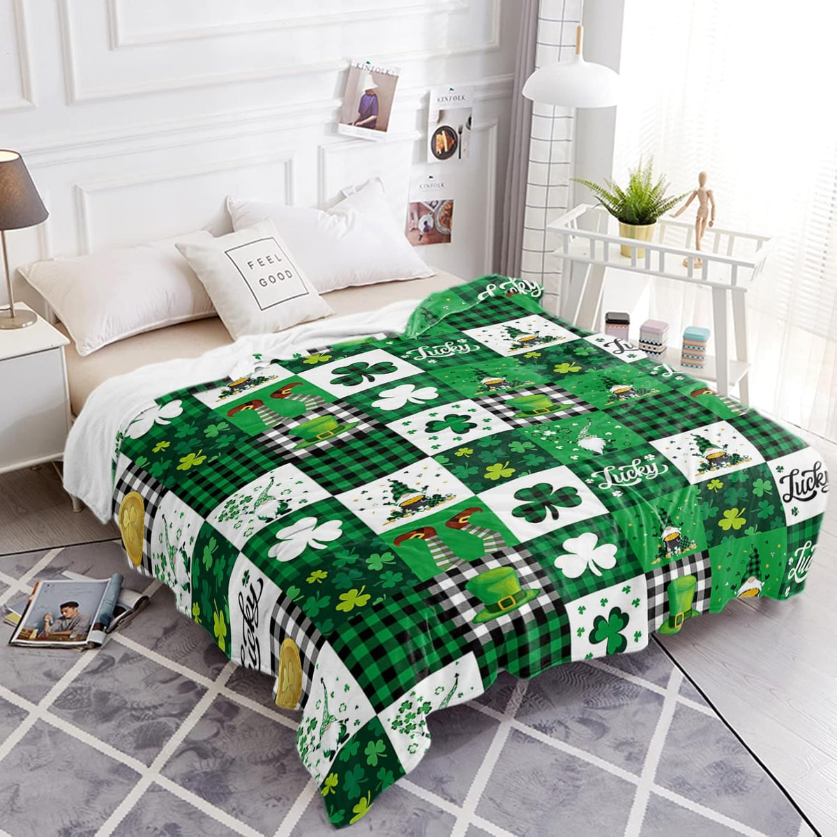 Chucoco Green Buffalo Plaid Throw Blankets, St. Patrick's Day Clover Gnomes Luxury Flannel Flannel Comfort Bed Blanket Irish Festival Theme Cozy Warm Flannel Cover for Sofa Couch Chair 60x80in