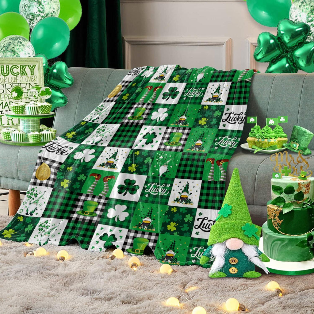 Chucoco Green Buffalo Plaid Throw Blankets, St. Patrick's Day Clover Gnomes Luxury Flannel Flannel Comfort Bed Blanket Irish Festival Theme Cozy Warm Flannel Cover for Sofa Couch Chair 60x80in