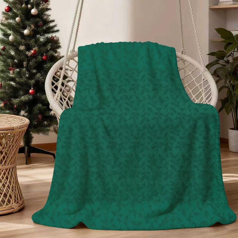 1 Christmas Green Maple Leaf Pattern Flannel Blanket, Soft, Comfortable, and Warm, Dark Green Design, All-season Universal Blanket, Warm Throw Blanket, Multiple Sizes Available, Suitable for Living Room Sofas, Bedroom, Leisure Reading