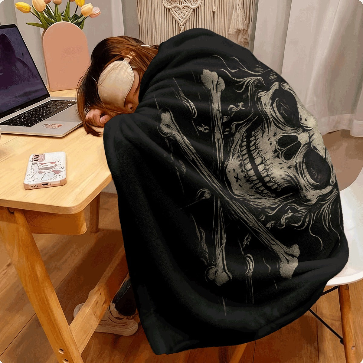 1pc Pirate Skull Pattern Soft Polyester Blanket Comfortable Warm Machine-Washable Throw for Sofa Picnic Travel Rectangle Shape Perfect for Pets and Holiday Gift