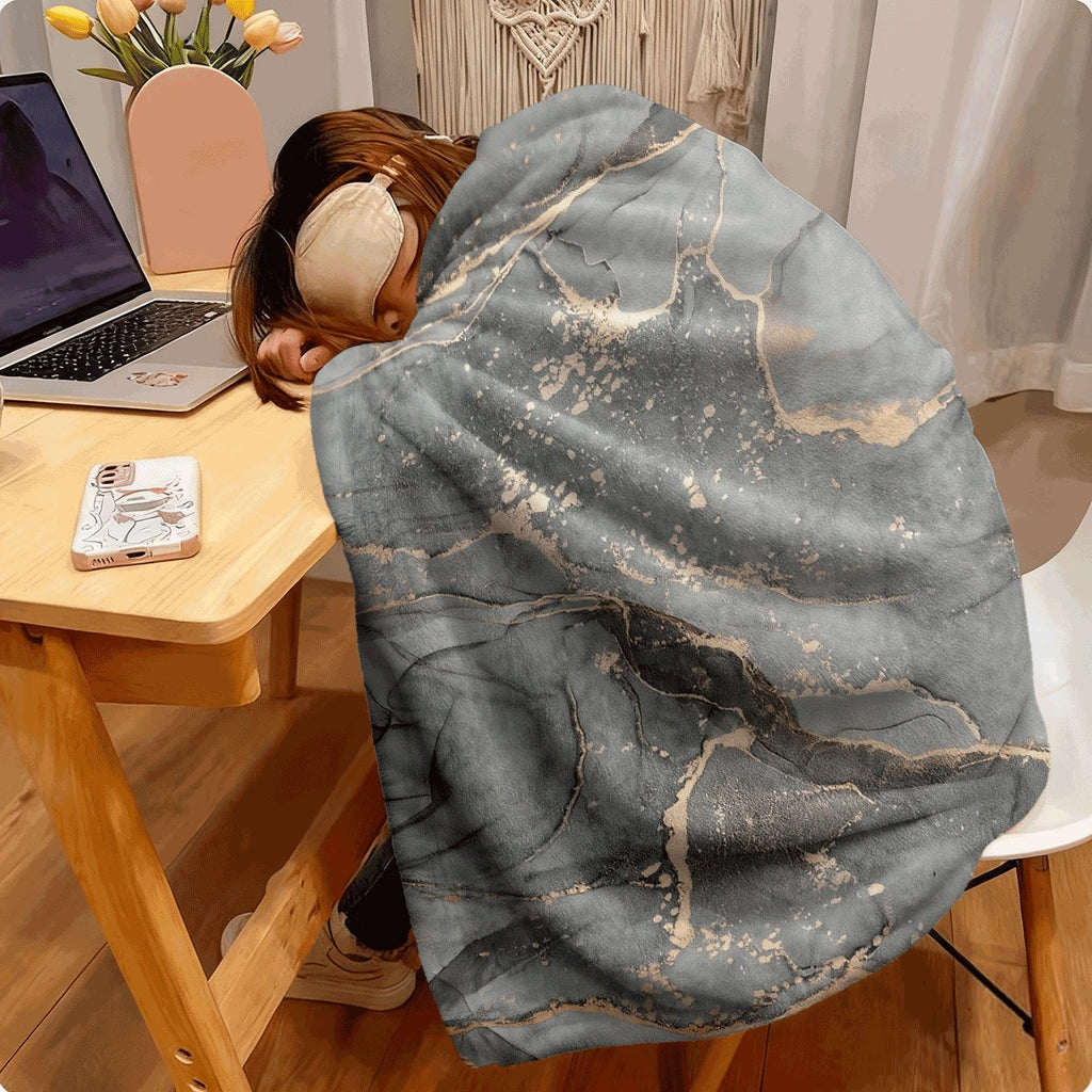 1pc Luxury Gray And Golden Marble Print Flannel Blanket Elegant Dark Gray And Golden Veins Soft All-Season Couch Throw Spread Sofa Cover Machine Washable Luxury Home Decor for Living Room Bedroom
