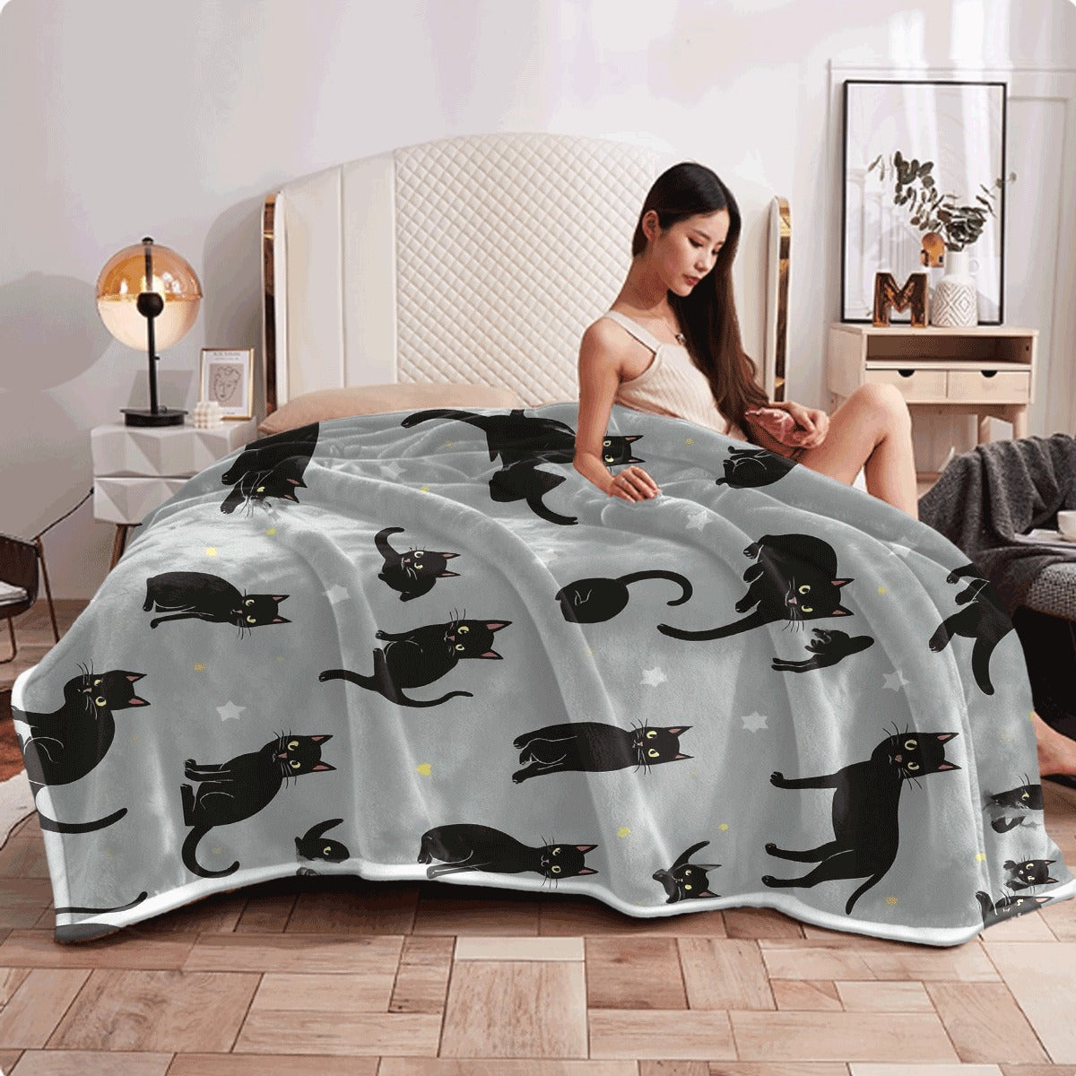 1pc Thickened Flannel Cat Blanket Suitable for Soft Cozy Spread with Black Cat And Kitten Patterns Light Gray Background All-Season Couch Carpet Decor Machine Washable Pet Owner Gift