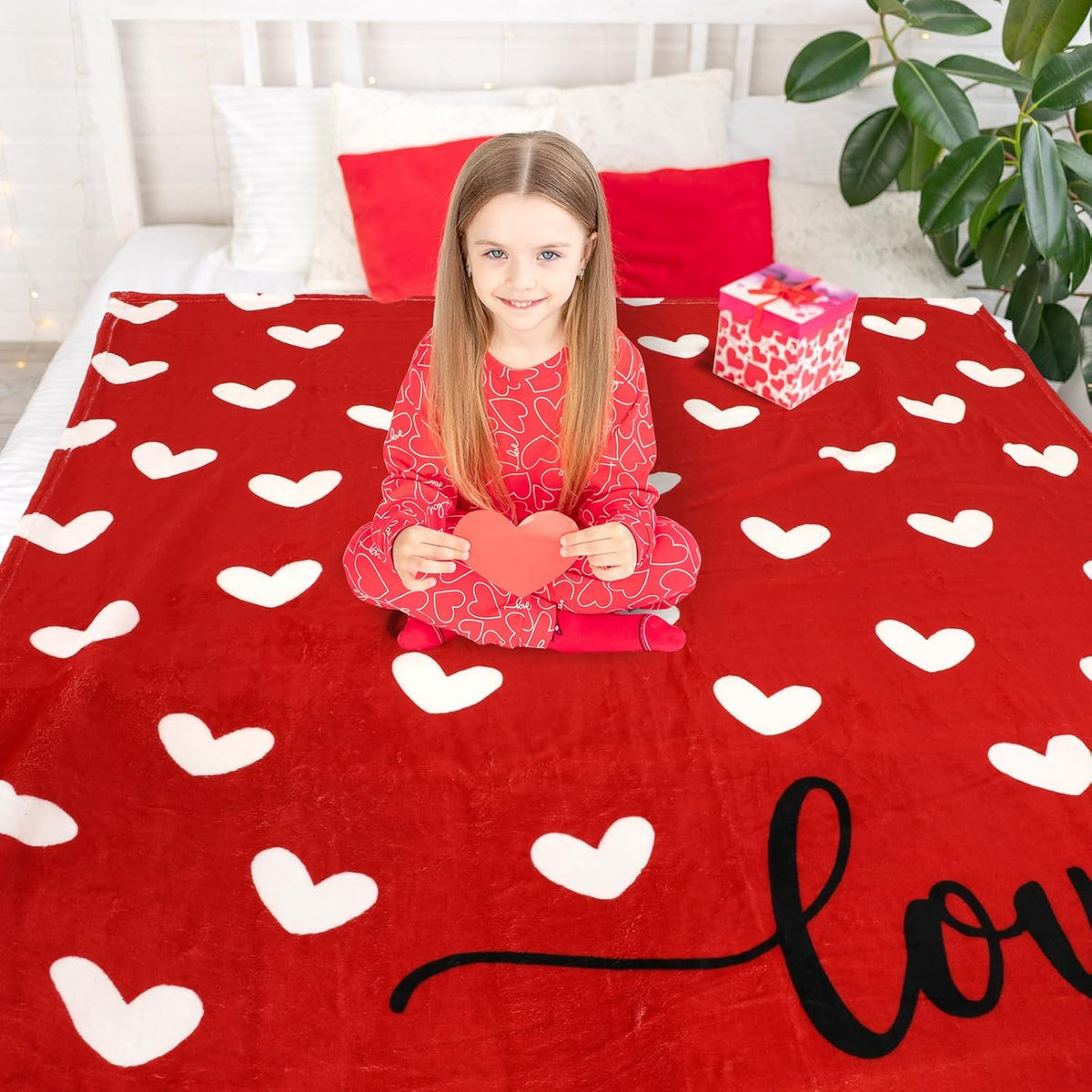Valentine Fuzzy Blanket Love Heart Throw Blanket Red Cozy Flannel Blanket for Home Bed Sofa Couch Chair, 50 X 60 Inch