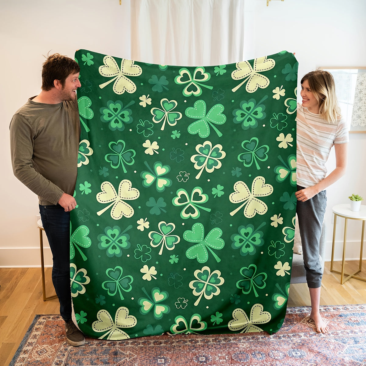 1pc 2D Flat Printing, Clover-Themed Blanket, Soft Fleece Blanket - Green And Beige Design, Multiple Sizes Available, Suitable for Living Room, Bedroom, Sofa, And Casual Reading