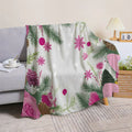 1pc Christmas Pine Branch And Pink Snowflake Pattern Flannel Blanket, Soft Comfortable Warm, White Background Design, All-Season Sofa Blanket, Warm Cover, Multiple Sizes Available, Suitable for Living Room Sofa, Bedroom, Casual Reading