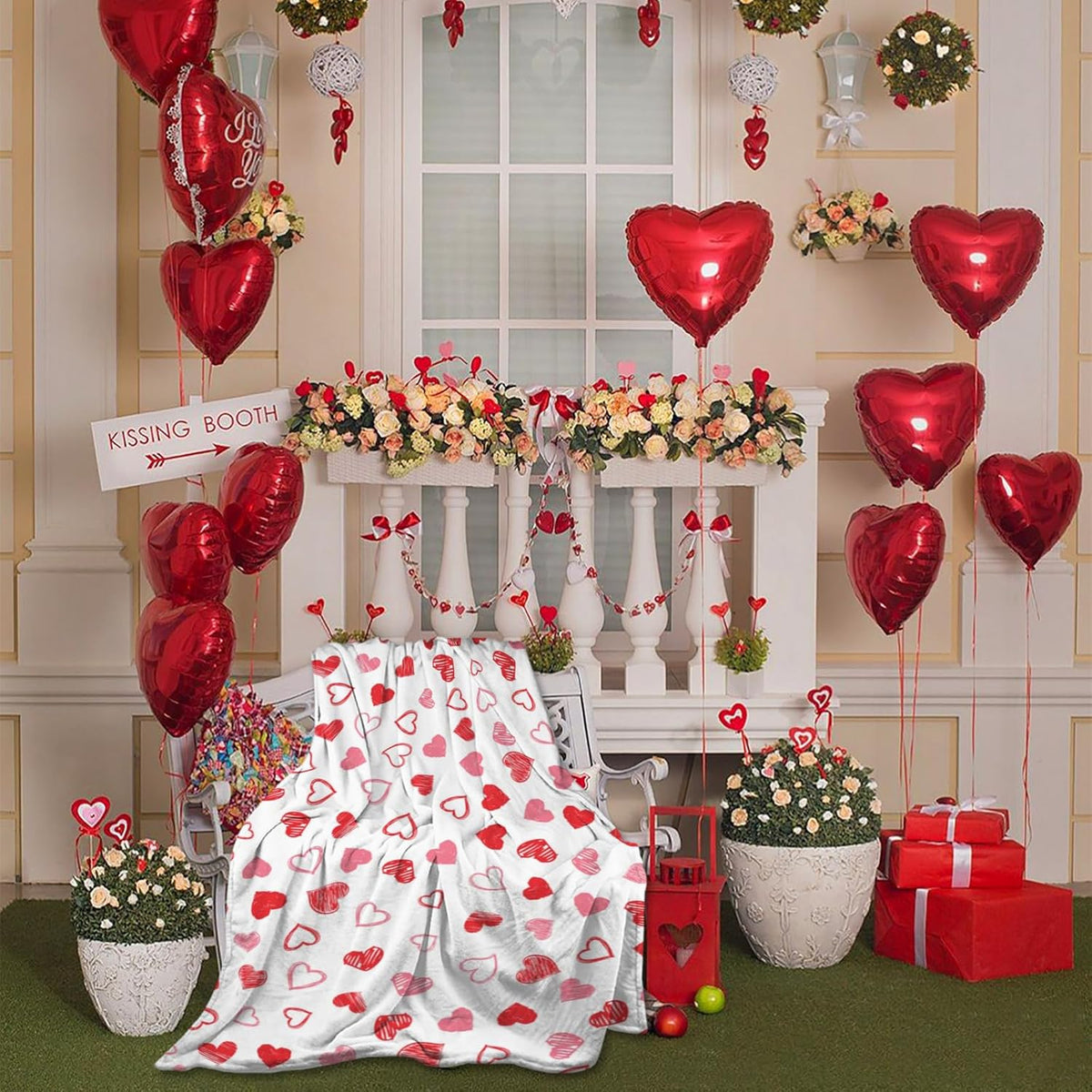 A Cozy And Soft Flannel Throw Blanket Featuring a Valentine'S Day Love Heart Design, Perfect for Your Girlfriend Or Sweetheart. This Lightweight Blanket in Pink And Red Is Ideal for Both The Sofa And Bed