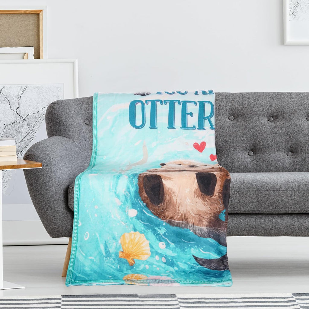 Otter Throw Blanket, Cute Otter Couple Love Design Soft Cozy Flannel Blanket, Valentines Day Anniversary Romantic Gift for Boyfriend Girlfriend Husband Wife(50 X 60)