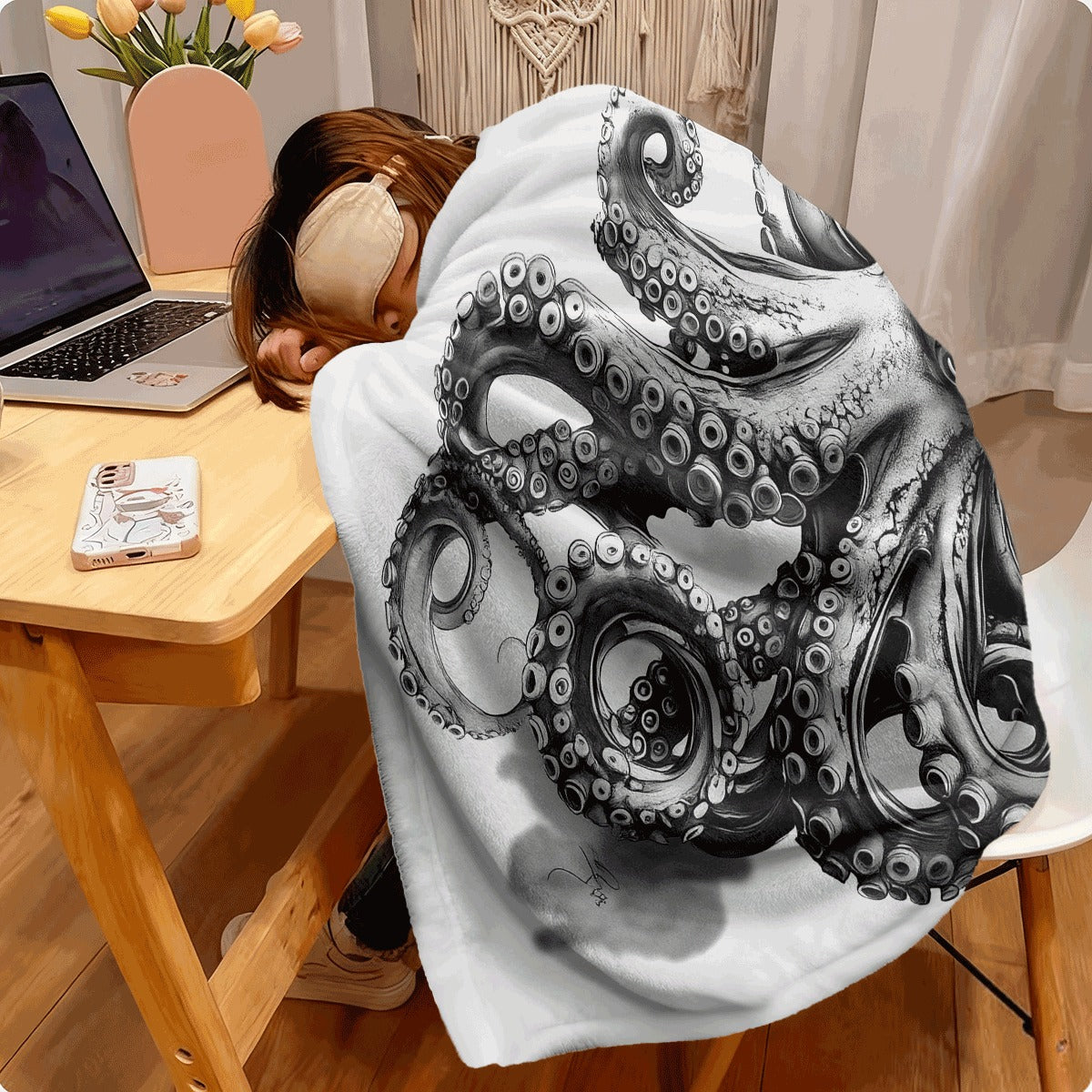 1pc Flannel Blanket, Majestic Octopus Sketch Realistic Tentacles, Big Eyes, Dynamic Movement, Soft Gray Background, Detailed Biological Design Pattern, Digital Print Cozy and Warm Throw for Sofa Or