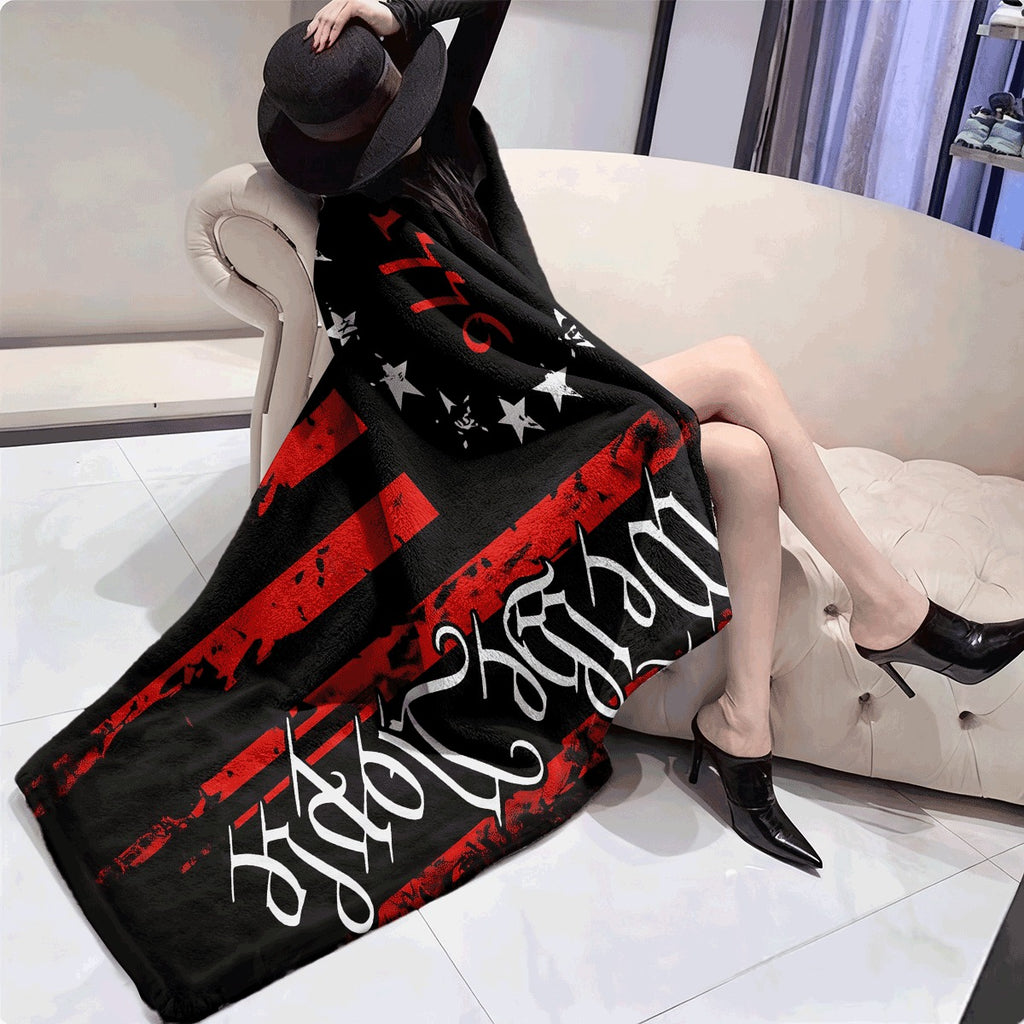 1pc American Flag Pattern Flannel Blanket Gift Blanket for Adults Good Blanket for Family Friends Suitable for Couch Office Lunch Break Blanket Camping Multipurpose Blanket
