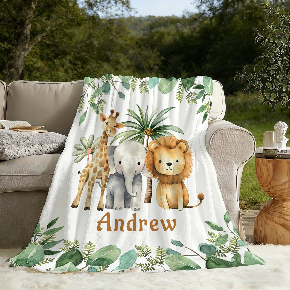 Personalized Custom Name Blanket, Cartoon Zoo Pattern Fleece Blanket, Gift for Outdoor Enthusiasts, All-Season Plush Blanket, Suitable for Home And Travel, Comfortable Personalized Blanket, Ideal Holiday Gift for Family And Friends
