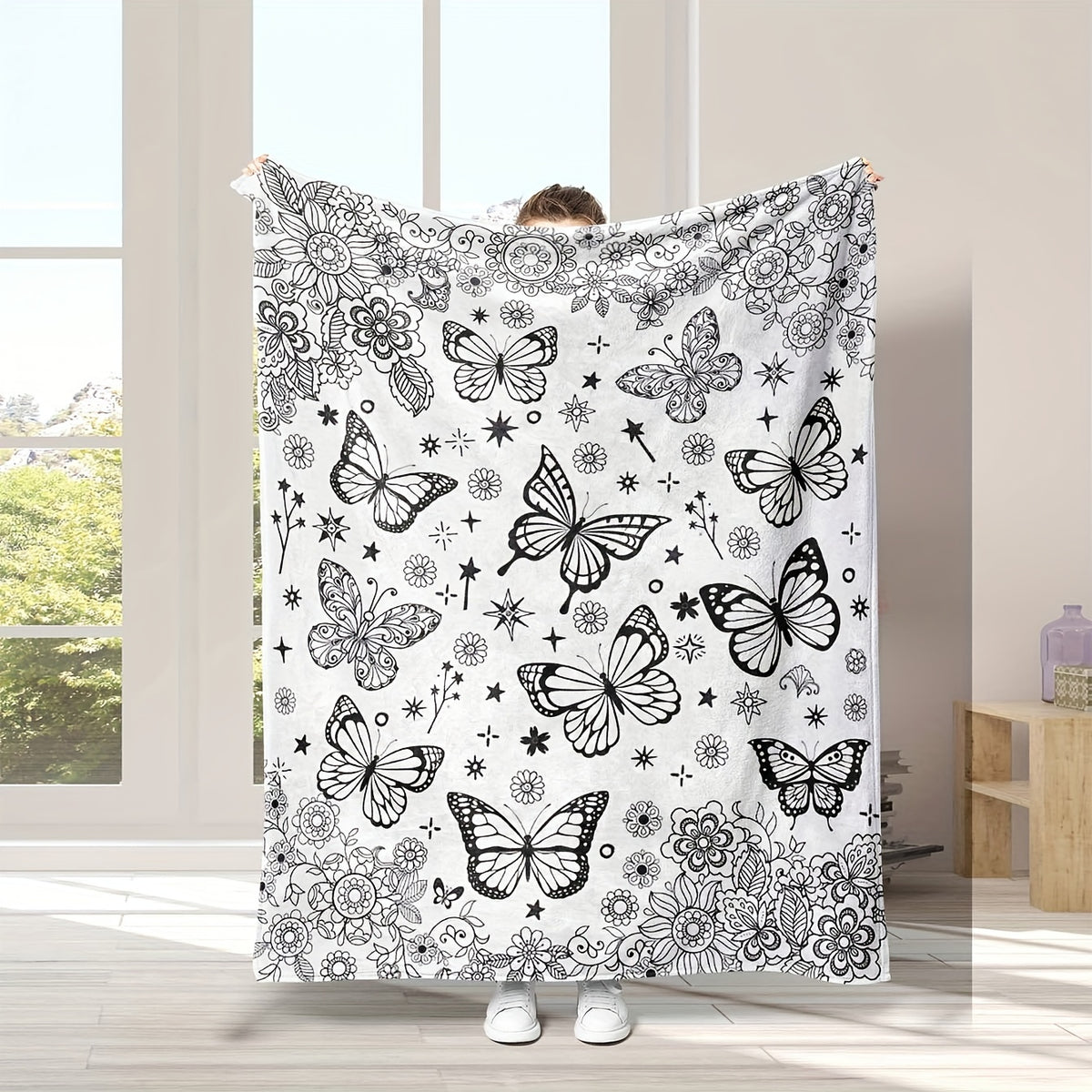 1pc Black and White Butterfly Floral Pattern Blanket, Butterfly Print Design, Throw Blanket, Soft Flannel Plush Surface, Lightweight and Durable, Multiple Sizes Available, Suitable for Holiday Decoration, Living Room Leisure, Bedroom Sleep
