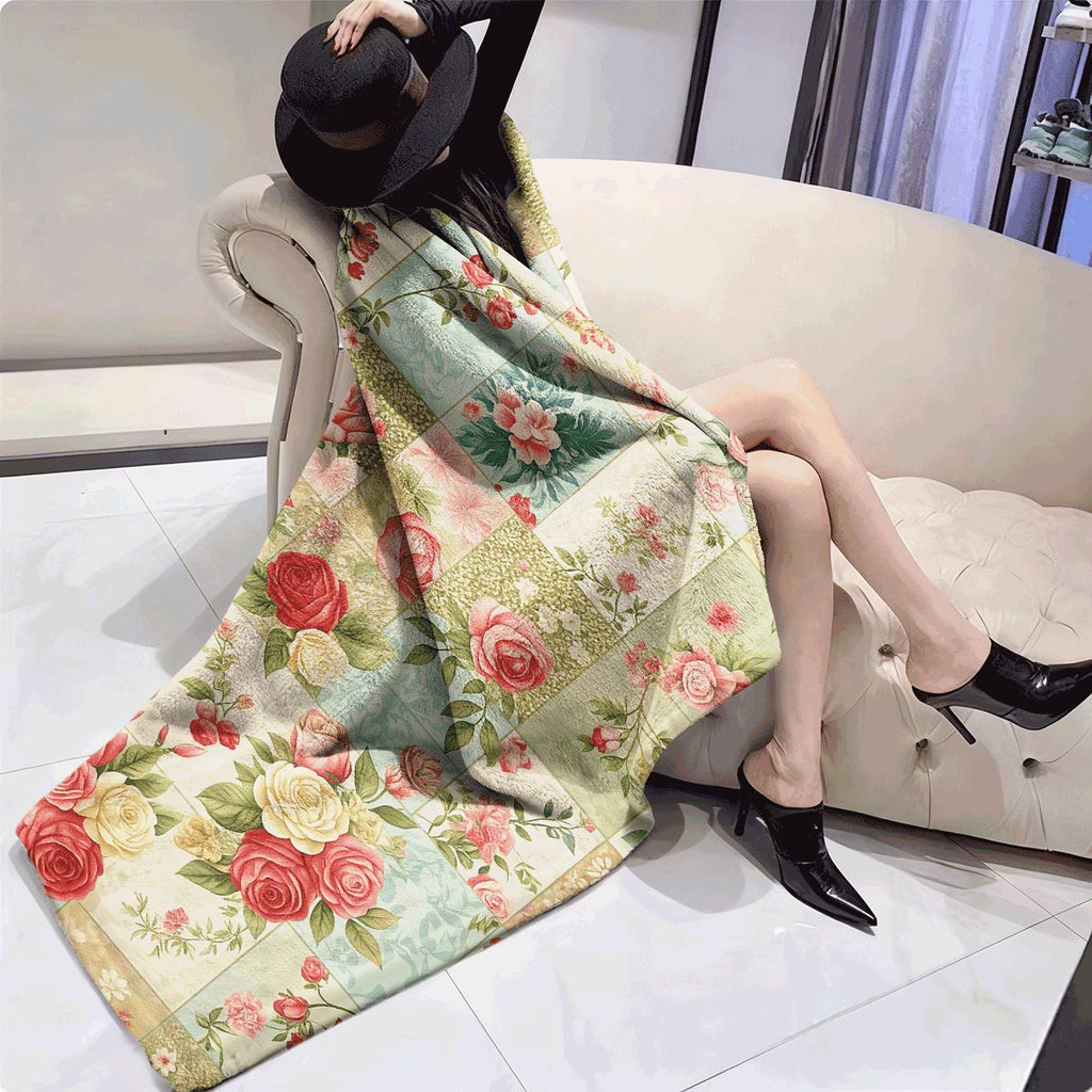 1pc One Rose and Patchwork Warm Romantic Style Pattern Printed Flannel Blanket Fashionable Soft Warm Suitable for All Seasons Multifunctional Gift Print Blanket Perfectly Fits Sofa Office