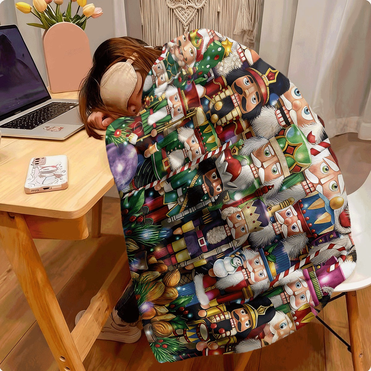 1pc Christmas Nutcracker Flannel Blanket Festive Colorful Nutcracker Toys & Holiday Ornaments Print Cozy Warm Flannel Throw for Couch Perfect Christmas Home Decor & Gift
