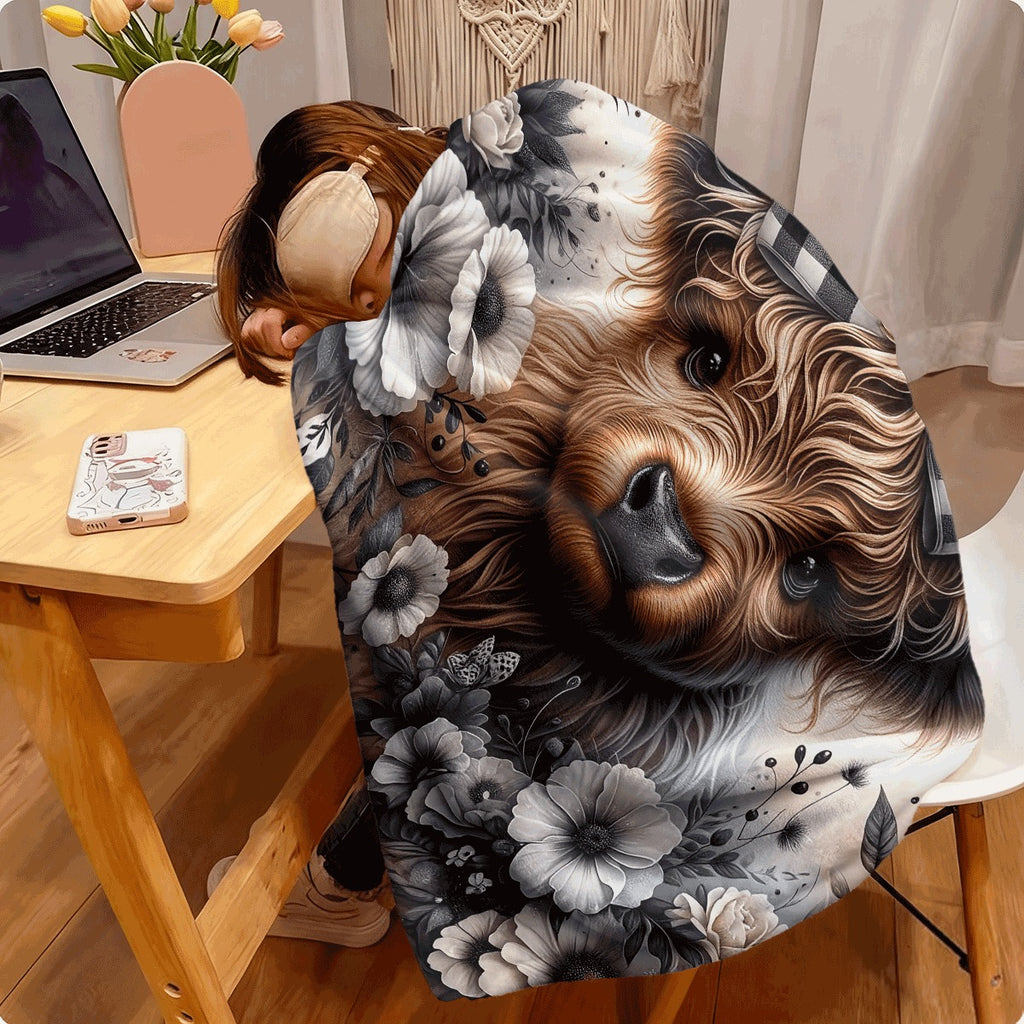 1pc an Adorable Highland Cow Plaid Throw Featuring a Bow Design, with a Black And White Butterfly And Floral Pattern. This Stylish, Cozy, And Warm Blanket Is Perfect for Any Season And Makes a Versatile Gift