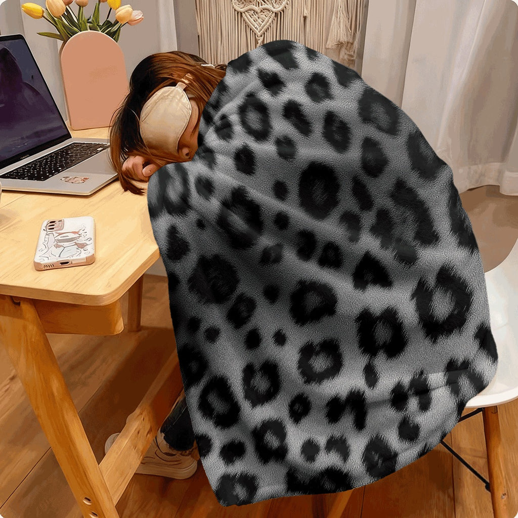 1pc a Black And White Spotted Leopard Print Throw, Ideal for Napping at The Office, a Comfortable Blanket for Home, And a Wonderful Present for Loved Ones