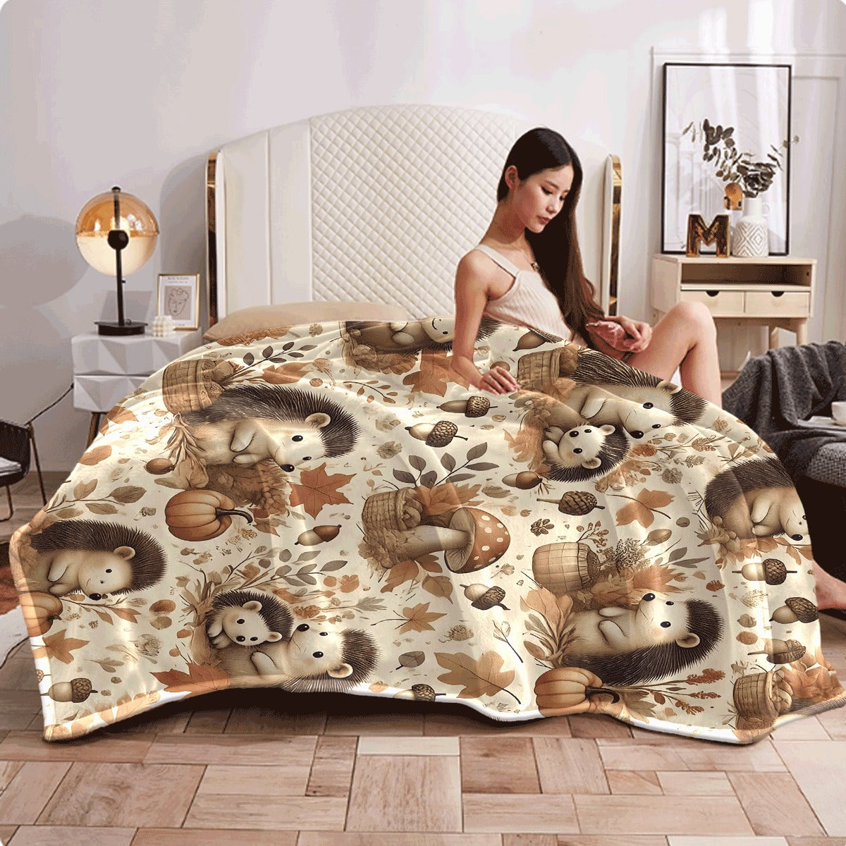 1pc Vintage Hedgehog And Forest Flannel Blanket Soft Plush All-Season Bedspread with Beige Brown Orange Green Black White Hedgehog And Foliage Design, Machine Washable Cozy Throw for Bed, Couch, Travel
