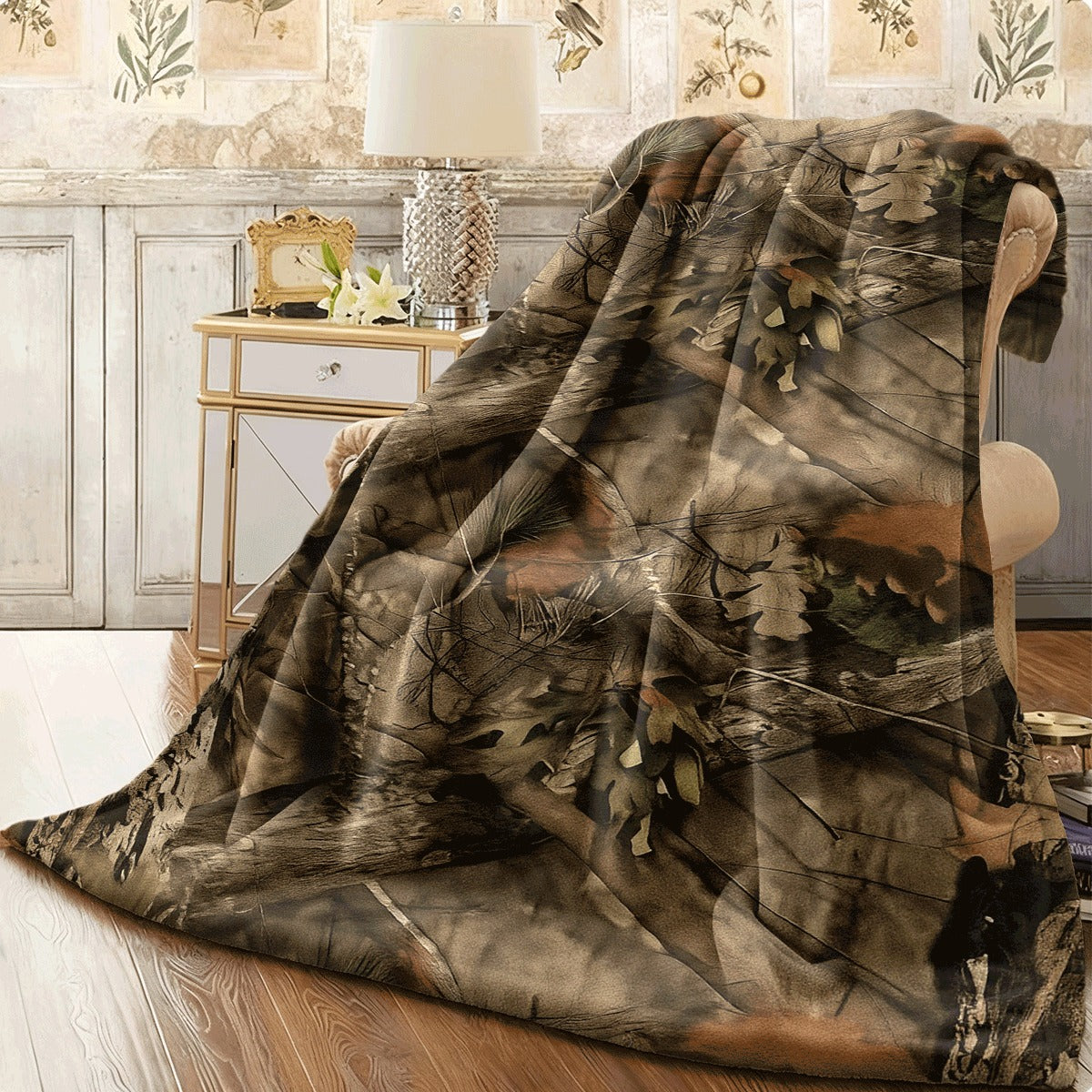 One Camouflage Fleece Blanket Featuring a Lifelike Forest Pattern, Perfect for Home Use, Travel, And Outdoor Picnics. It Is Suitable for Various Seasons, Comes in Mixed Colors, Showcases Quality Quilting Craftsmanship
