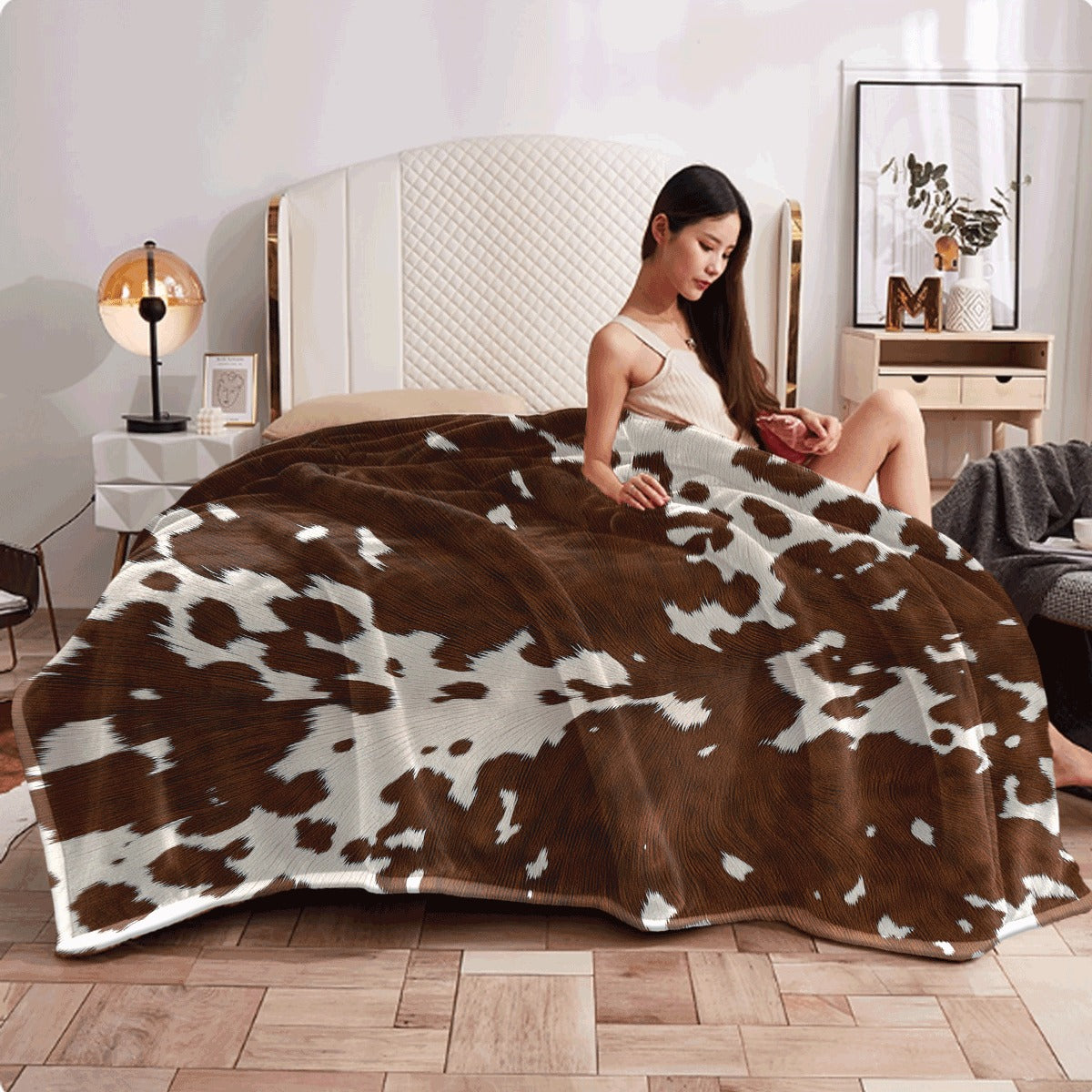 1pc Cowhide Print Blanket Soft Flannel Spread Suitable for Sofa Office & Travel Brown & White Cowhide Pattern All-Season Cozy Machine Washable Gift Choice
