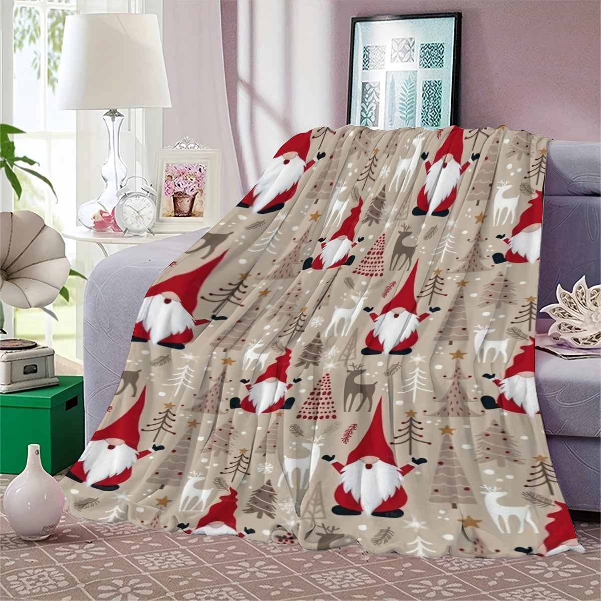 A Christmas Elf-themed Flannel Blanket Is Printed with Christmas Elves, Reindeer, and Christmas Tree Elements. The Flannel Is Soft and Skin-friendly, Creating a Cozy and Exclusive Atmosphere for Holiday Enthusiasts