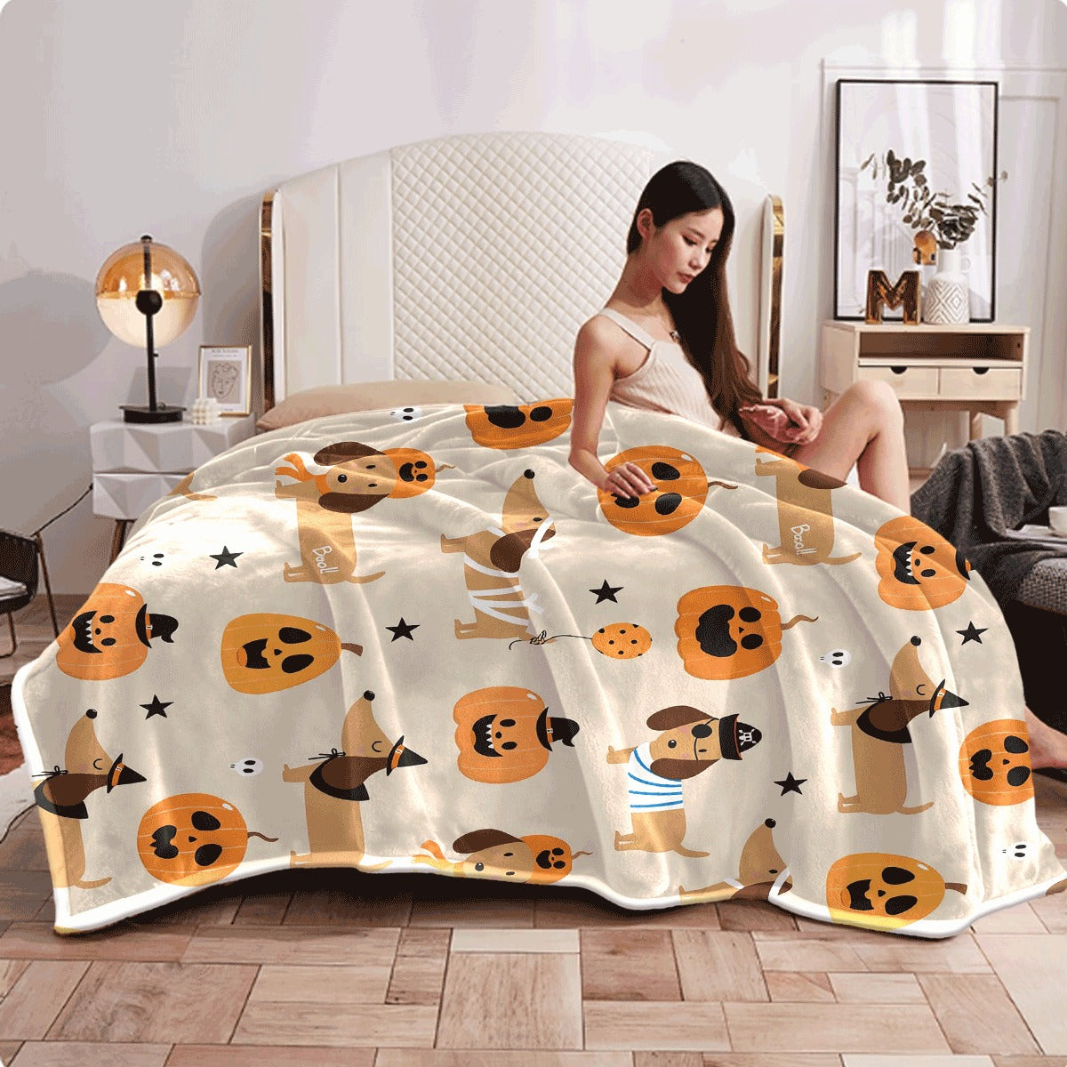 1pc Halloween Throw Blanket Cute Dachshund Dogs & Pumpkins in Orange Beige Soft Flannel Cozy Decorative Blanket for Sofa Camping Parties Perfect Halloween Gift for Pet Lovers & Spook