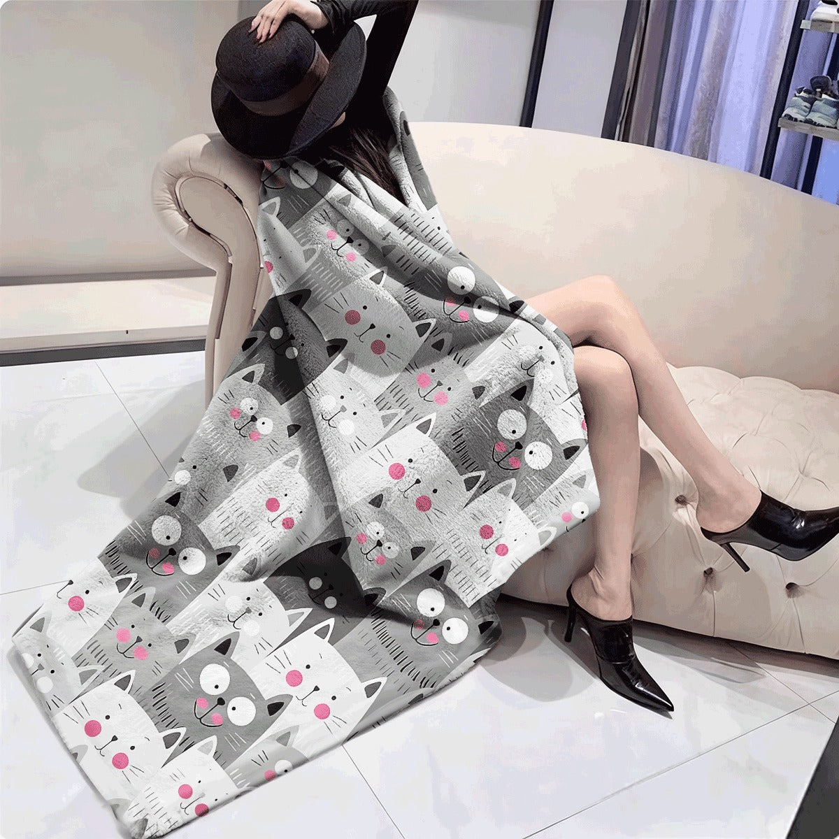 1pc Cute Cat Pattern Ultra-Soft Flannel Blanket All-Season Warm Cozy Throw for Couch Adorable Gray White Cats with Pink Cheeks Print Plush Fleece Fabric