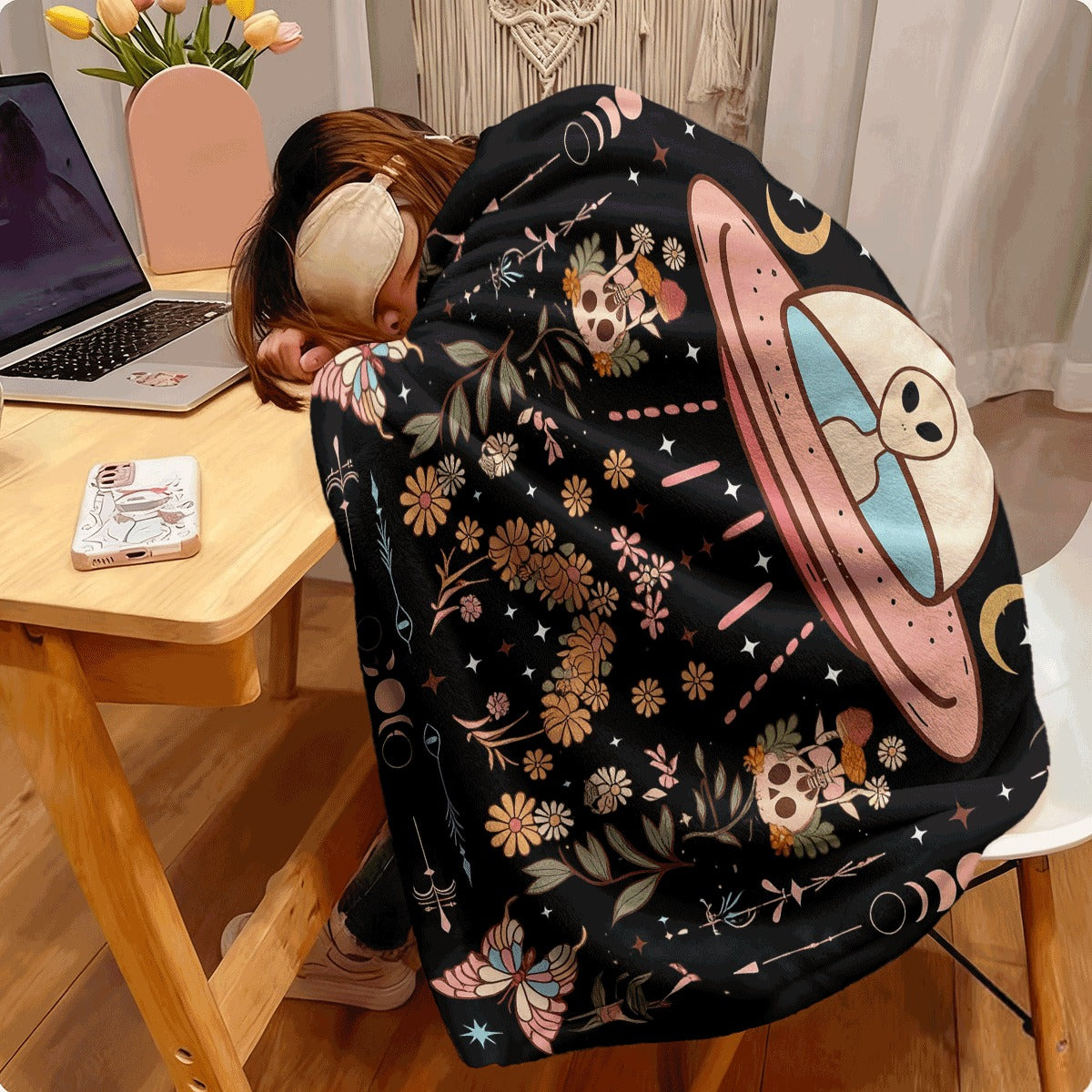 1pc Jitalien Element Cartoon-Style Flannel Blanket Featuring Watercolor Prints, Designed for And Warmth, Suitable for All Seasons, Made from 200-250Gsm Polyester Fabric, Perfect for Napping, Camping, Traveling, Or Use in The Car