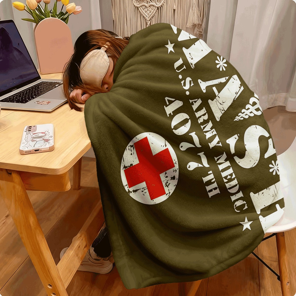 1pc Vintage MASH US Army Medical 4077 Design Flannel Blanket with Caduceus And Red Cross Patterns