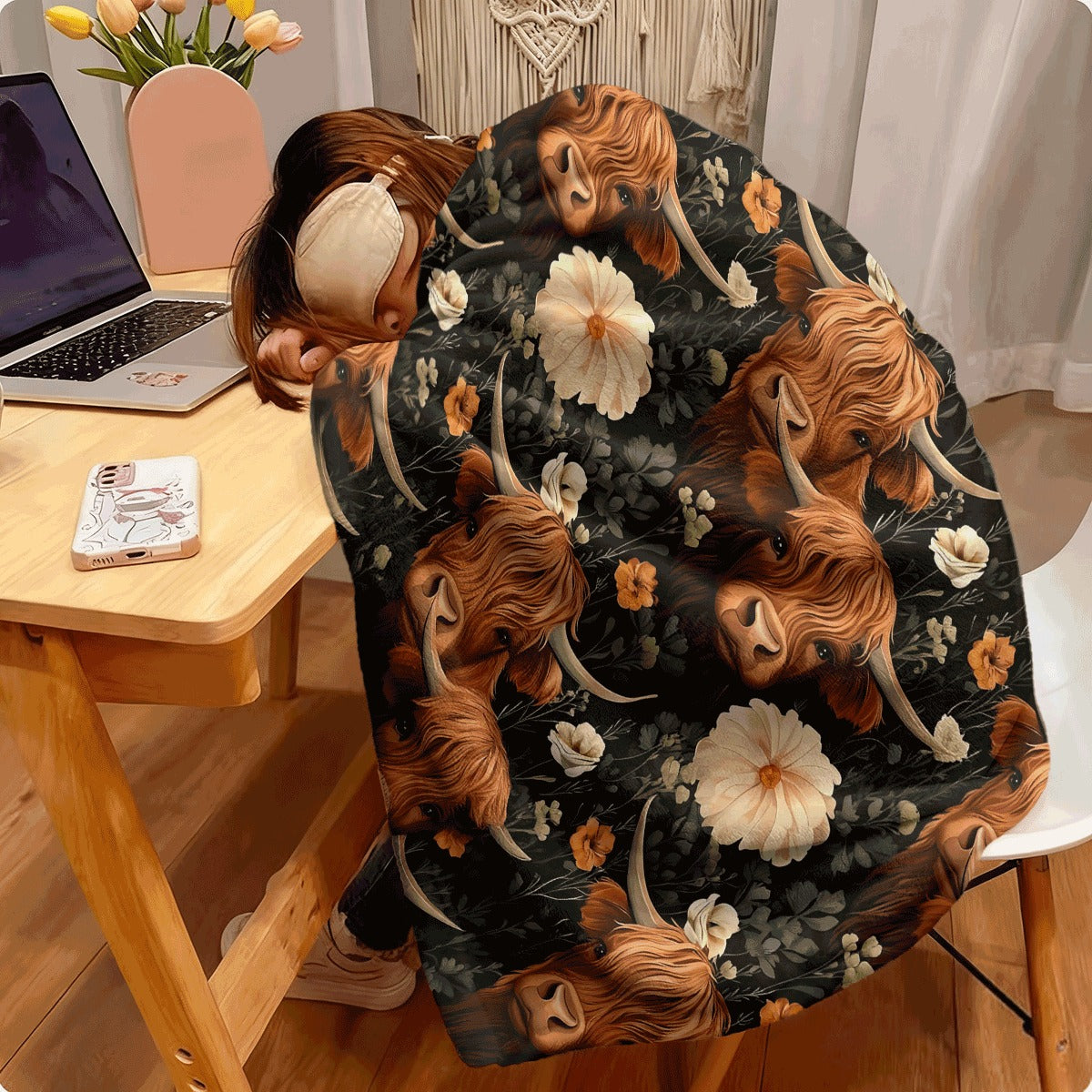 1pc Ultra-Soft Highland Cow Print Flannel Throw Blanket Versatile for Couch or Gift HD Animal Design All-Season Comfort