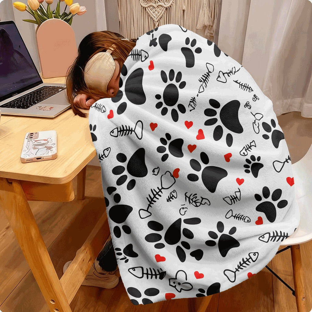 1pc Cat & Dog Paw Print Flannel Blanket Cute Black Paw Prints Red Hearts & Skeleton Patterns Soft All-Season Throw for Couch Pet Lover Gift Decor