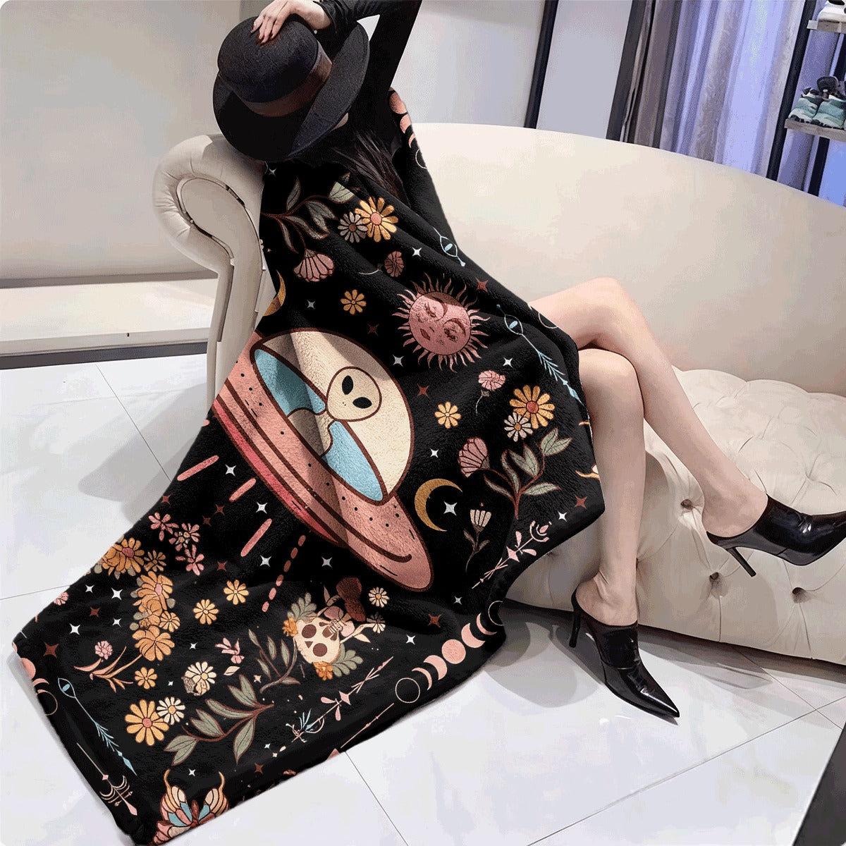 1pc Jitalien Element Cartoon-Style Flannel Blanket Featuring Watercolor Prints, Designed for And Warmth, Suitable for All Seasons, Made from 200-250Gsm Polyester Fabric, Perfect for Napping, Camping, Traveling, Or Use in The Car
