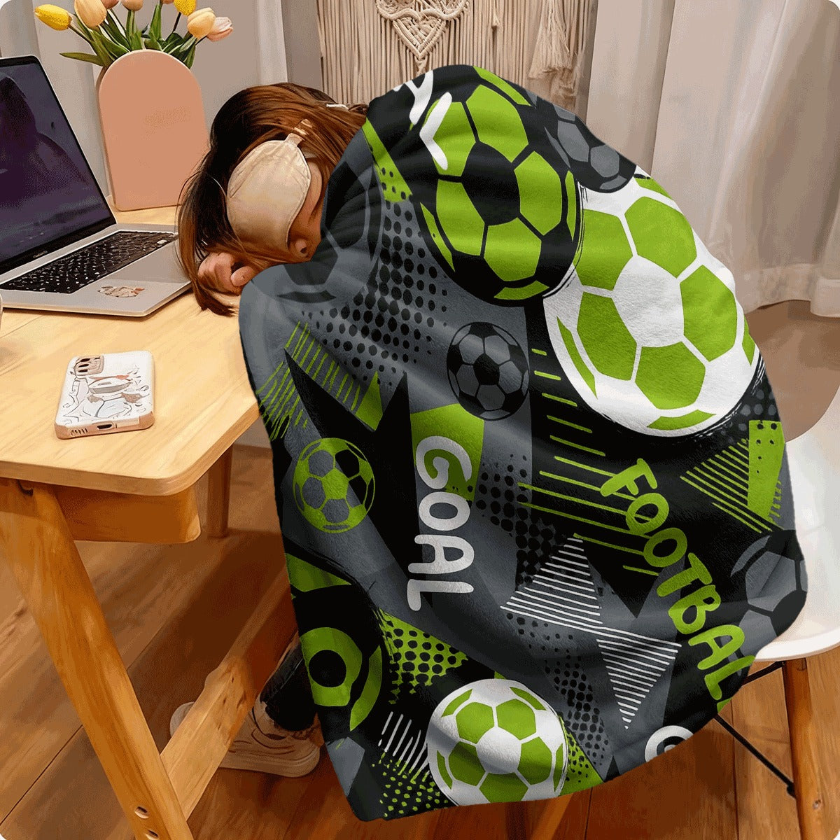 1pc (Soccer) Theme Plush Blanket Green And Black Goal Net Pattern with Soccer Balls And Text, All-Season Soft Bedspread for Room, Fan Gift, Bed Or Couch Throw, Hypoallergenic Comforter