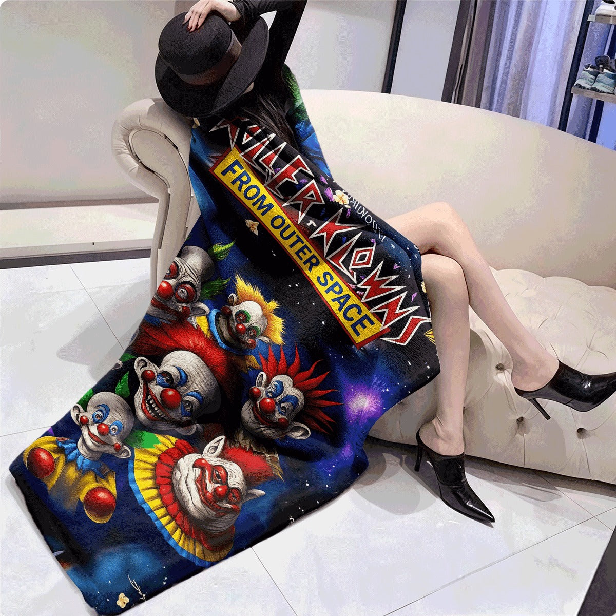 [Unique Gift for Halloween] 1pc Killer Clowns from Outer Space Flannel Blanket 230GSM Soft Warm All-Season Throw with Vibrant Cartoon Clown Design Perfect for Car Camping Dorm Sofa & Use Unique Gift for Hallowee