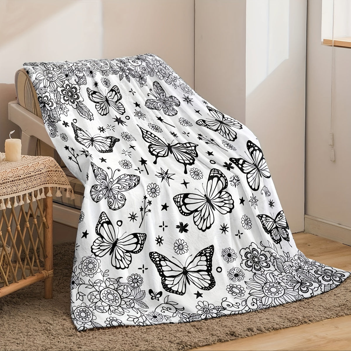 1pc Black and White Butterfly Floral Pattern Blanket, Butterfly Print Design, Throw Blanket, Soft Flannel Plush Surface, Lightweight and Durable, Multiple Sizes Available, Suitable for Holiday Decoration, Living Room Leisure, Bedroom Sleep