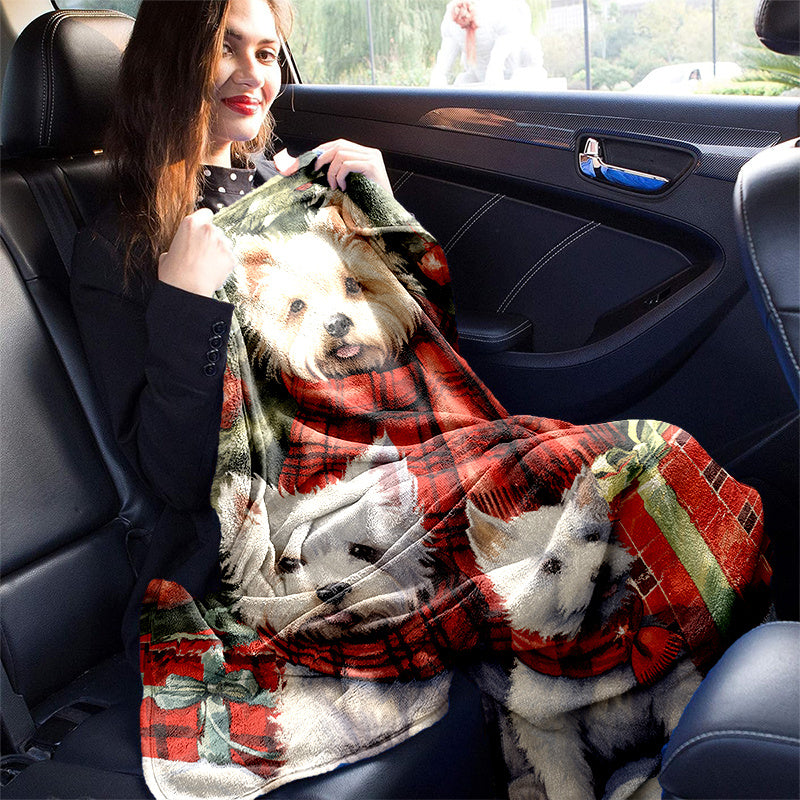 1pc Christmas Dog And Pine Tree Gift Box Pattern Flannel Large Blanket, Red And Green Main Colors Design, Multi-Size Full-Body Blanket, Christmas Winter Decor, Durable Plush, All-Season Use, Suitable for Reading Time, Bedroom Bed End Decoration