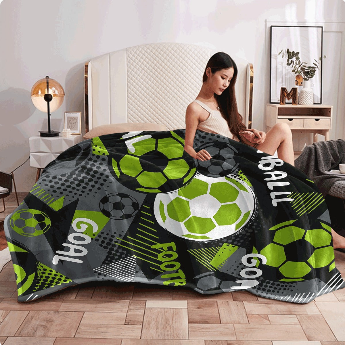 1pc (Soccer) Theme Plush Blanket Green And Black Goal Net Pattern with Soccer Balls And Text, All-Season Soft Bedspread for Room, Fan Gift, Bed Or Couch Throw, Hypoallergenic Comforter