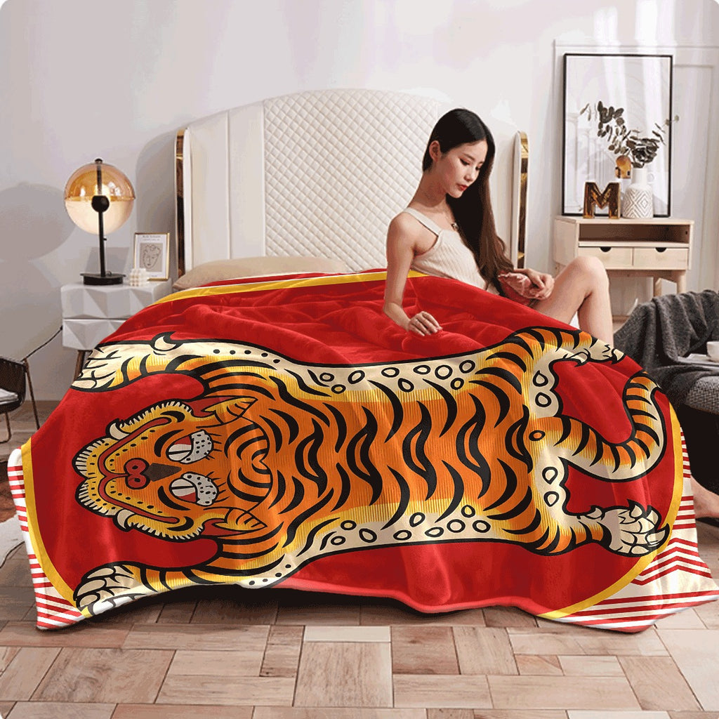 1pc Vintage Red Tiger Pattern Flannel Blanket Chinese Traditional Art Print Soft Cozy Warm Sofa Throw Machine Washable All-Season Blanket