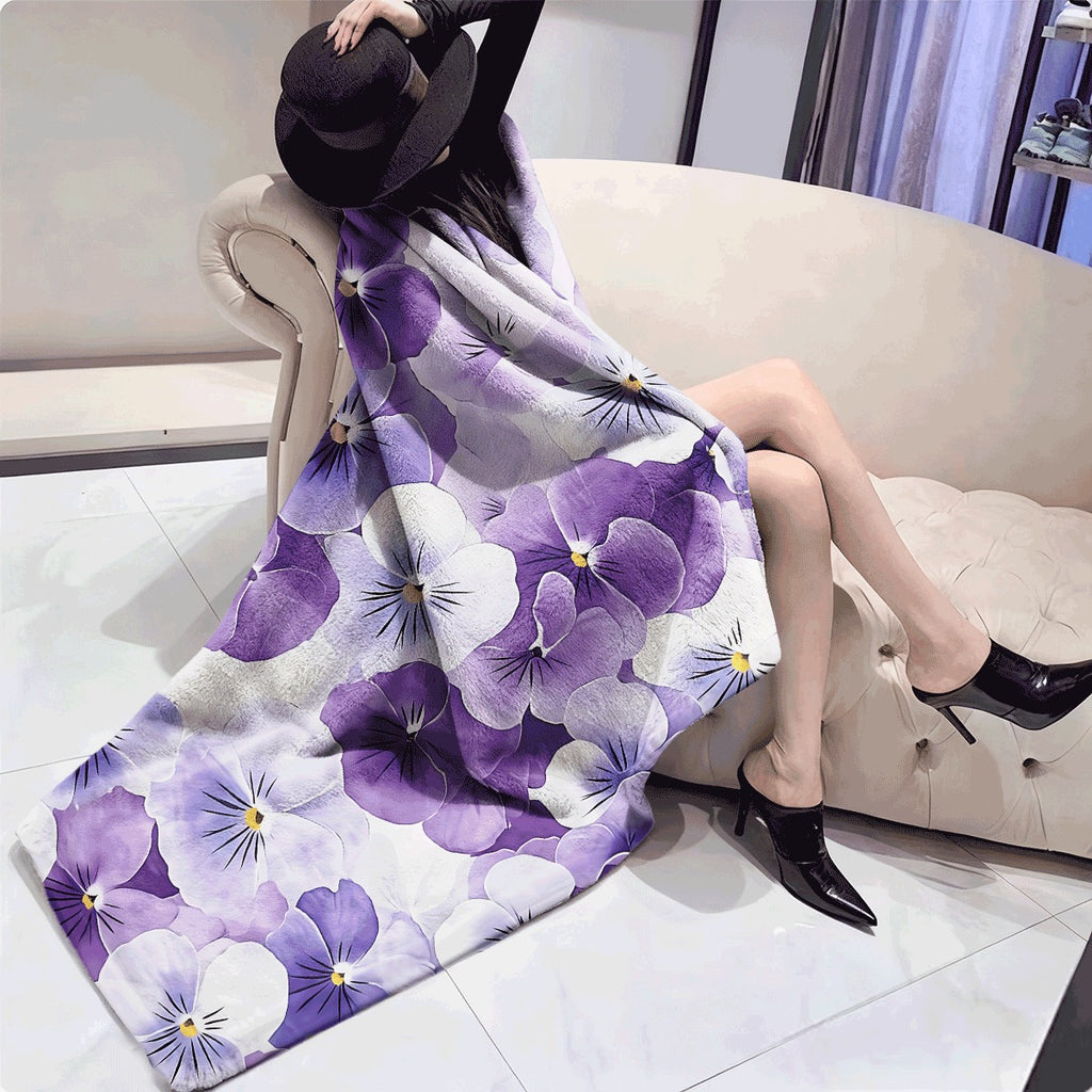 1pc Ultra-Soft Flannel Blanket Purple & White Pansy Flower Print Cozy Floral Throw for Sofa Lightweight Plush Flannel Fabric All-Season Comfort