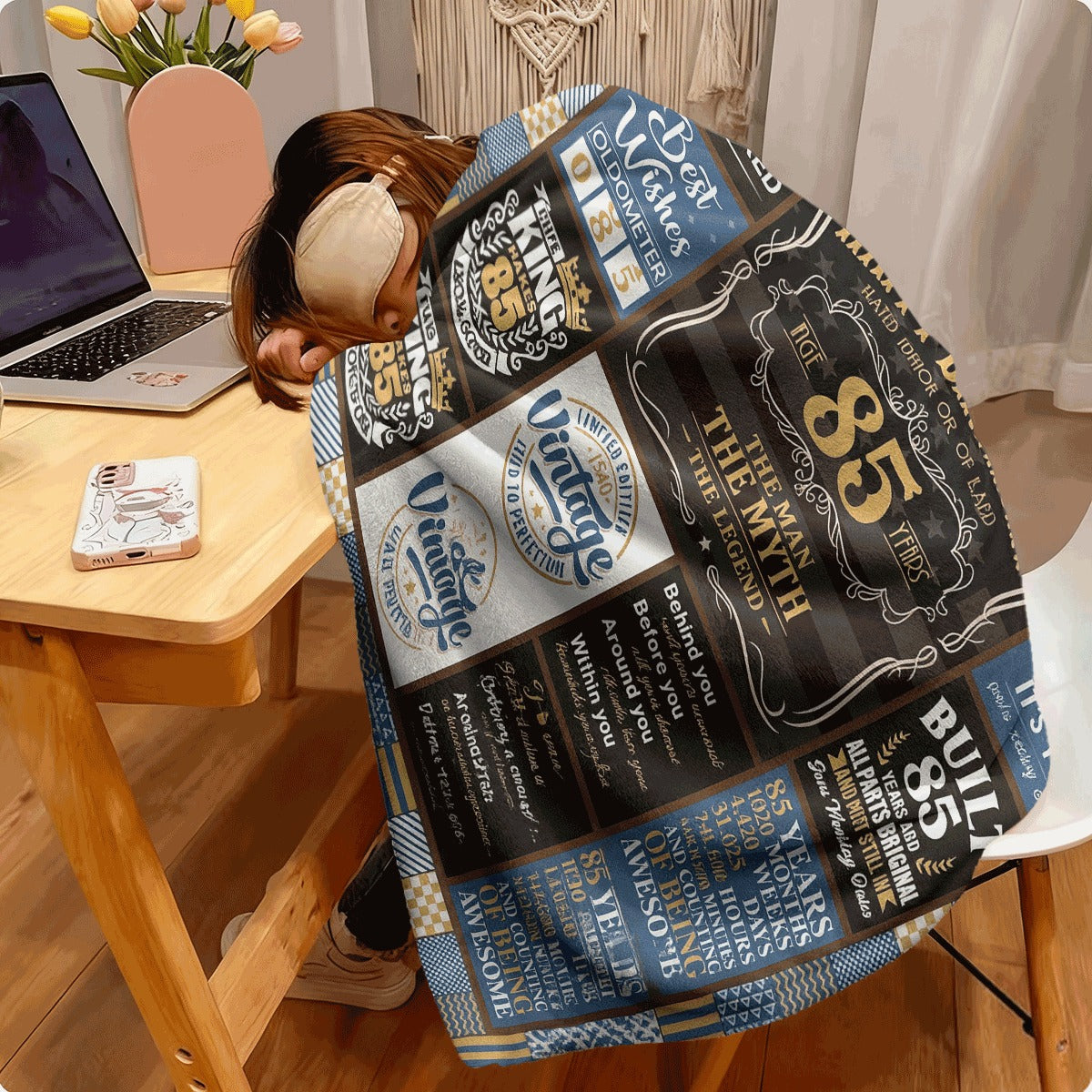 1pc 1pcs 85-Year-Old Dad & Grandpa's Birthday Gift Flannel Throw Blanket Soft and Cozy Nap Blanket for Home Outdoor Camping Sofa Chair Decor Room Decoration Suitable for Living Room Couch