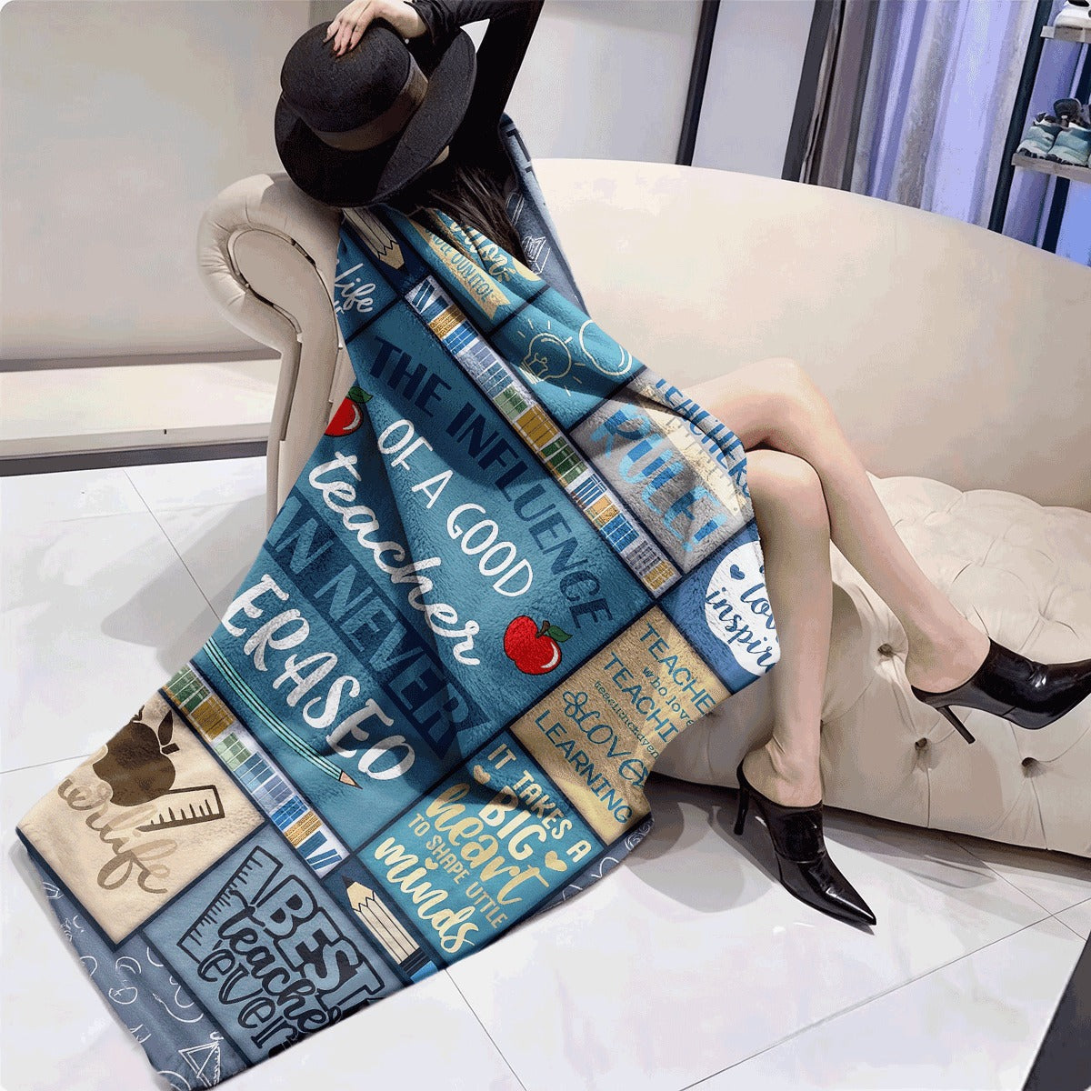 1pc Cozy Flannel Teacher Appreciation Blanket Perfect Gift for Educators Soft And Warm Throw for Couch Office And Travel Vintage Style with Unique Design