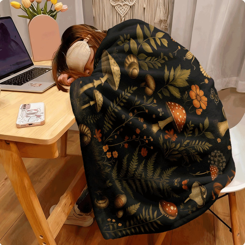 1pc Vintage Style Mushroom & Floral Print Flannel Throw Blanket Soft Warm Hypoallergenic Machine Washable Tear Resistant All-Season Cozy Sofa Office Blanket Ideal for Napping Mult