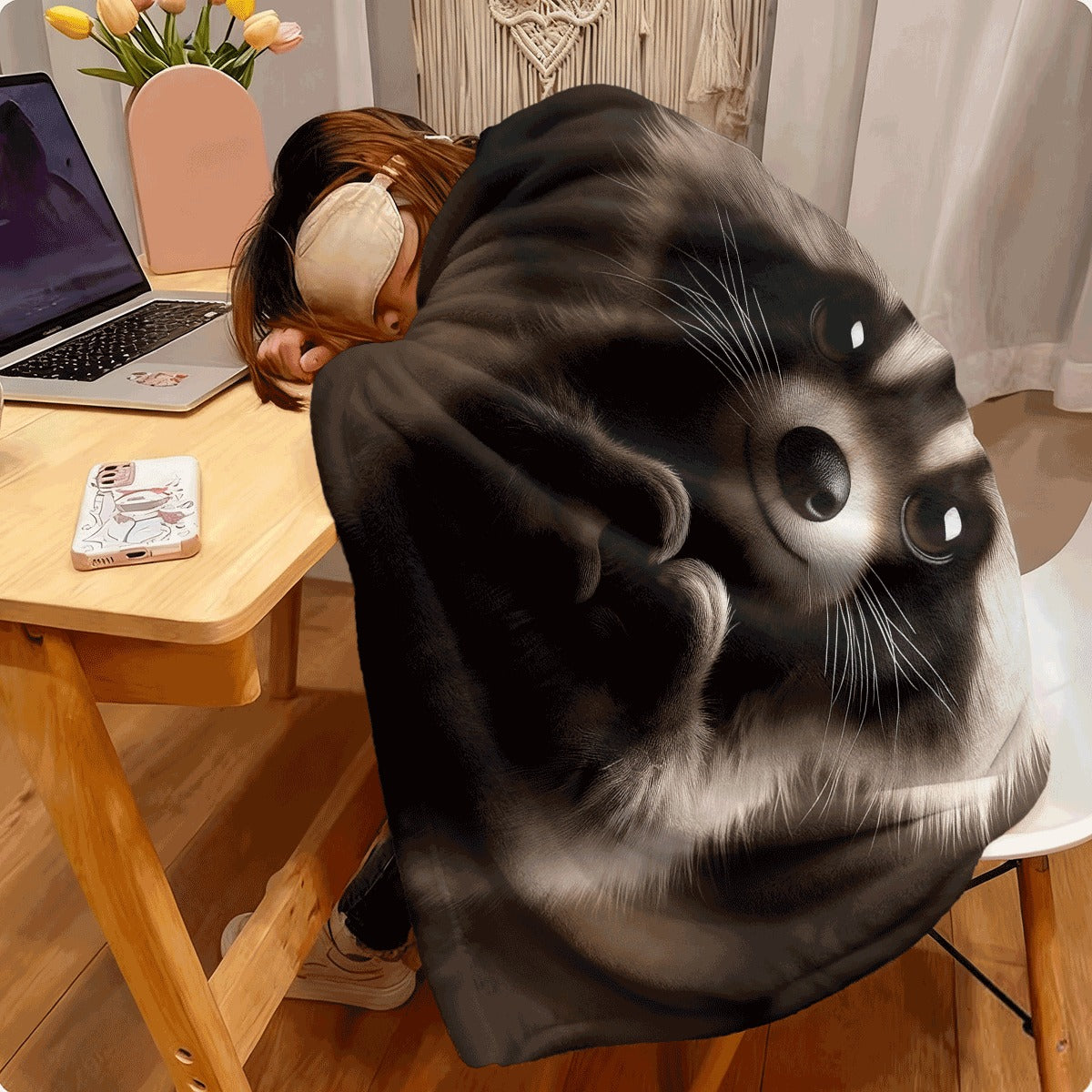 1pc Cozy Raccoon Print Flannel Throw Blanket Soft, Reversible And Machine Washable for All Seasons Perfect for Bed, Sofa, Camping Available in 3 Sizes
