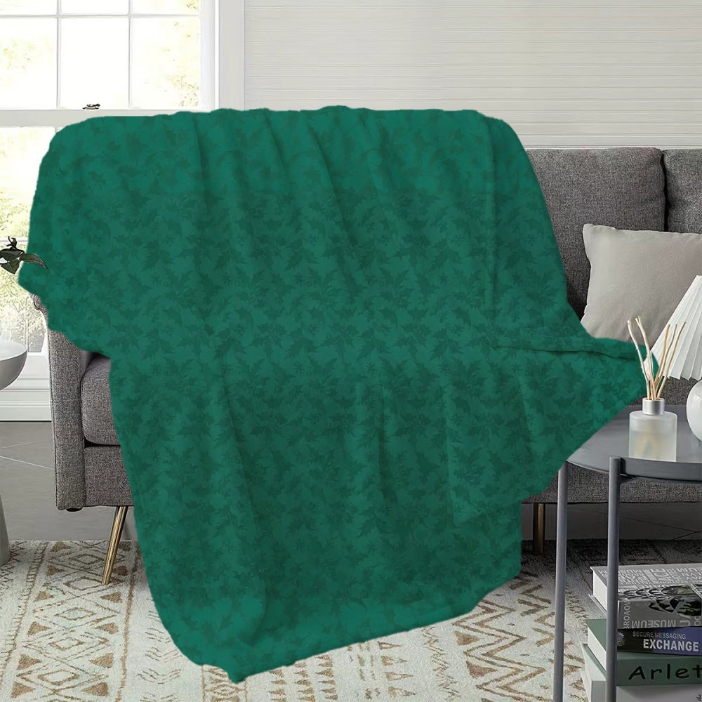1 Christmas Green Maple Leaf Pattern Flannel Blanket, Soft, Comfortable, and Warm, Dark Green Design, All-season Universal Blanket, Warm Throw Blanket, Multiple Sizes Available, Suitable for Living Room Sofas, Bedroom, Leisure Reading