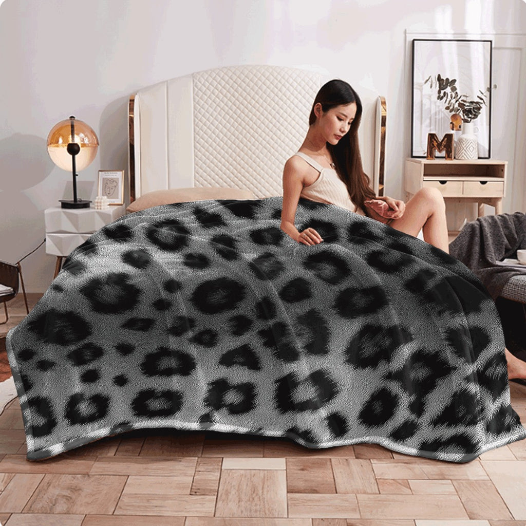 1pc a Black And White Spotted Leopard Print Throw, Ideal for Napping at The Office, a Comfortable Blanket for Home, And a Wonderful Present for Loved Ones