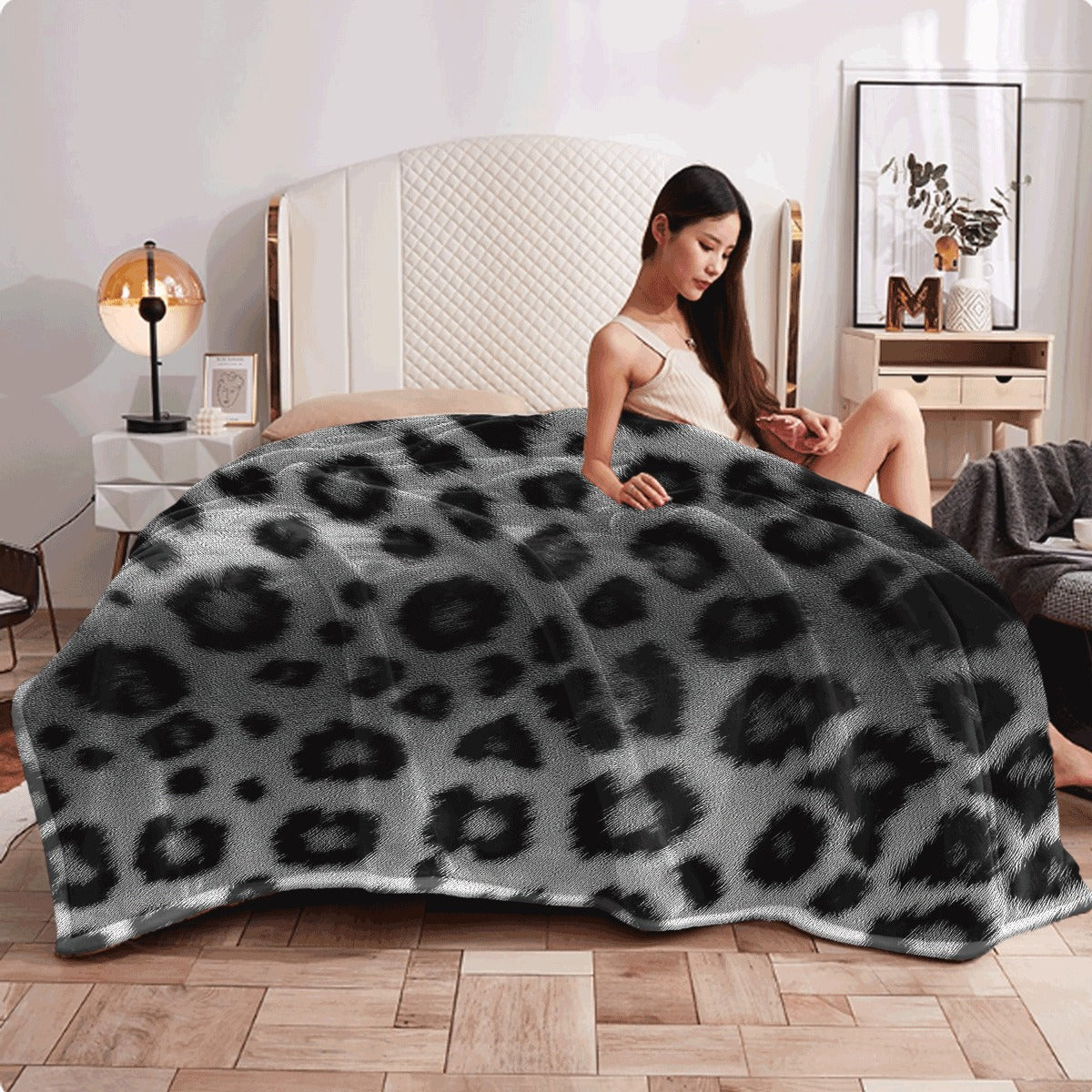 1pc a Black And White Spotted Leopard Print Throw, Ideal for Napping at The Office, a Comfortable Blanket for Home, And a Wonderful Present for Loved Ones