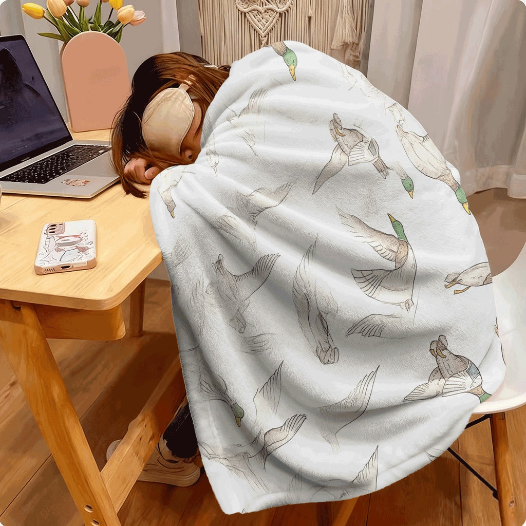 1pc Elegant Green Head Duck Flannel Blanket Soft Warm and Tear-Resistant Nature-Inspired Design with Colorful Ducks in Flight Perfect for Living Room Room or Camping All-Season Use Light