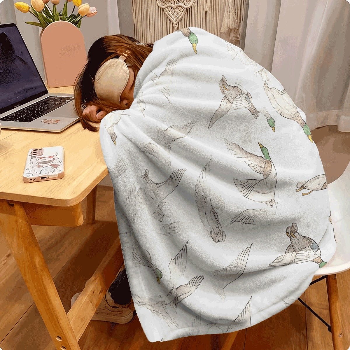1pc Elegant Green Head Duck Flannel Blanket Soft Warm and Tear-Resistant Nature-Inspired Design with Colorful Ducks in Flight Perfect for Living Room Room or Camping All-Season Use Light