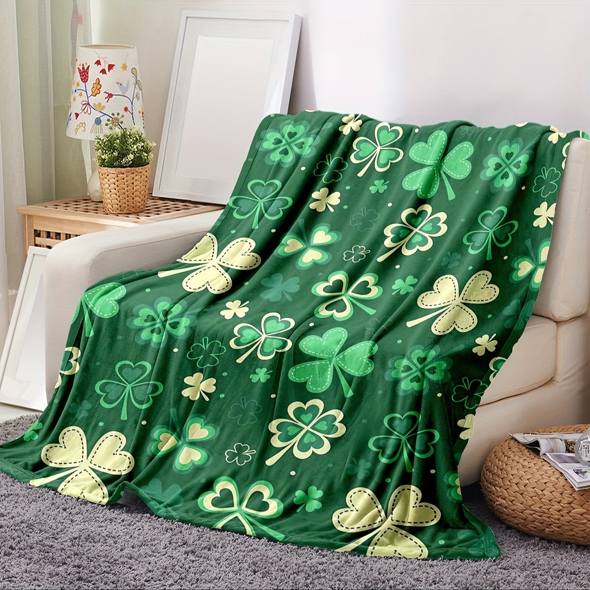 1pc 2D Flat Printing, Clover-Themed Blanket, Soft Fleece Blanket - Green And Beige Design, Multiple Sizes Available, Suitable for Living Room, Bedroom, Sofa, And Casual Reading